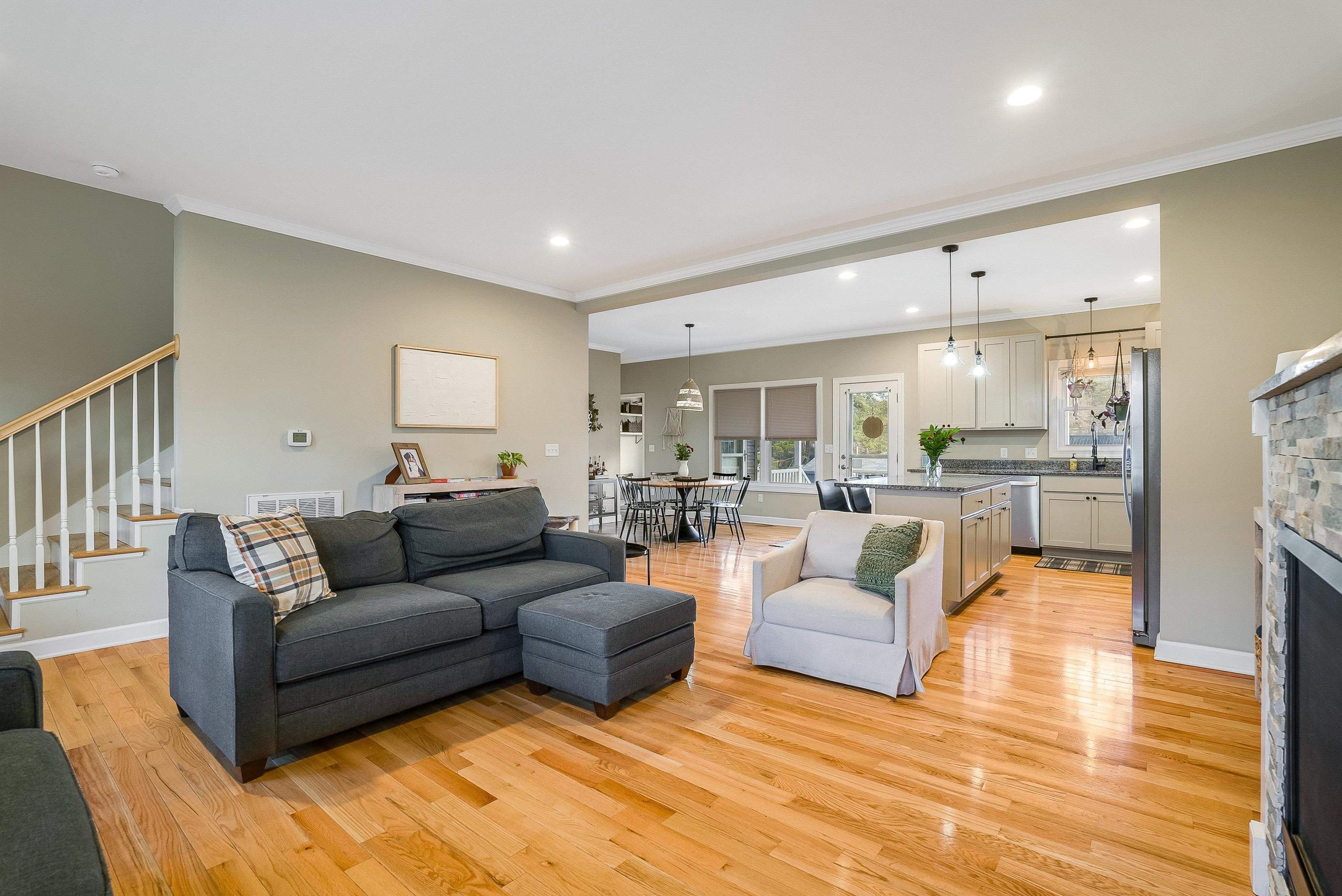 182 MONTGOMERY RD