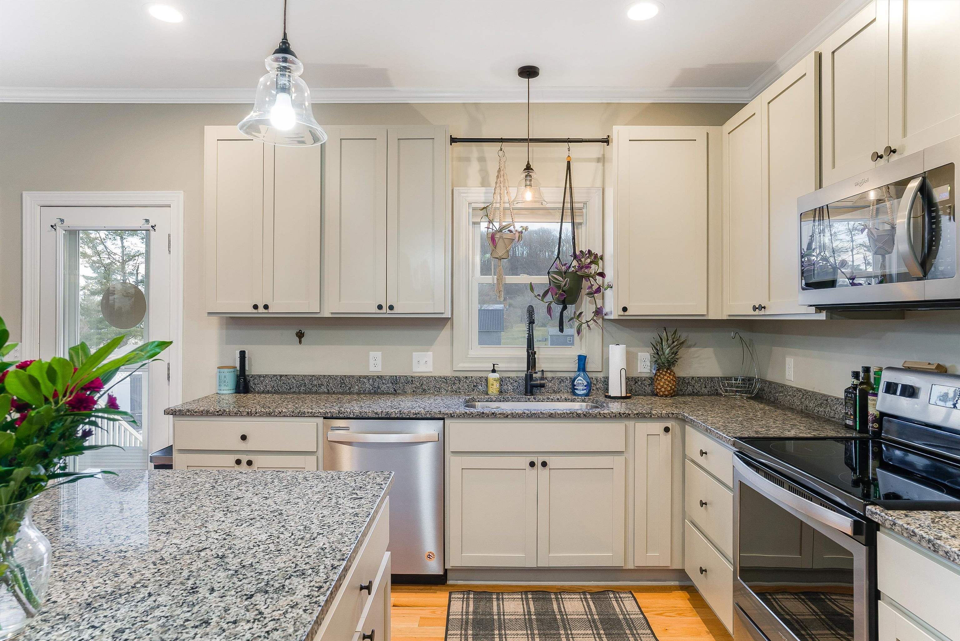 182 MONTGOMERY RD