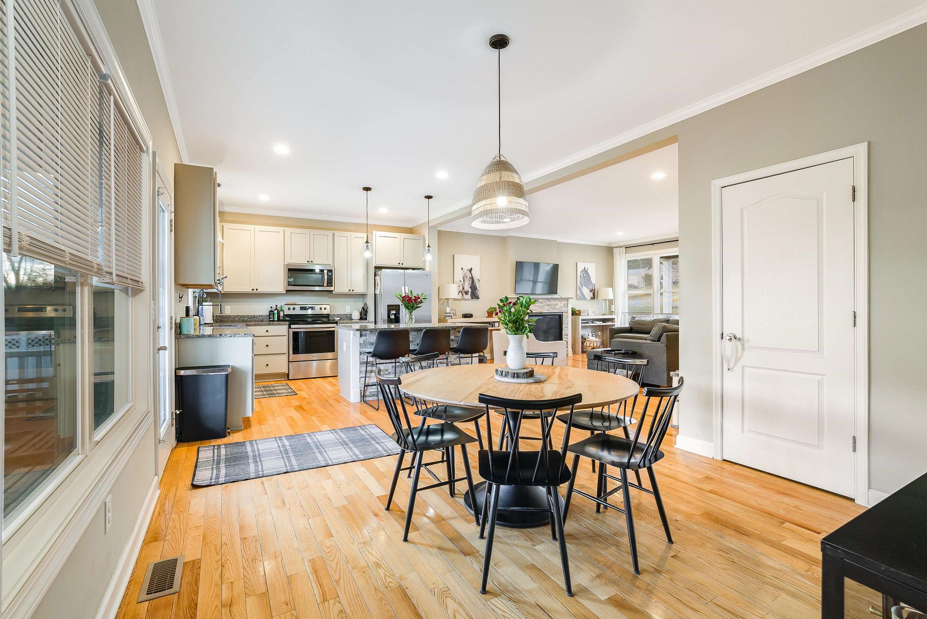 182 MONTGOMERY RD