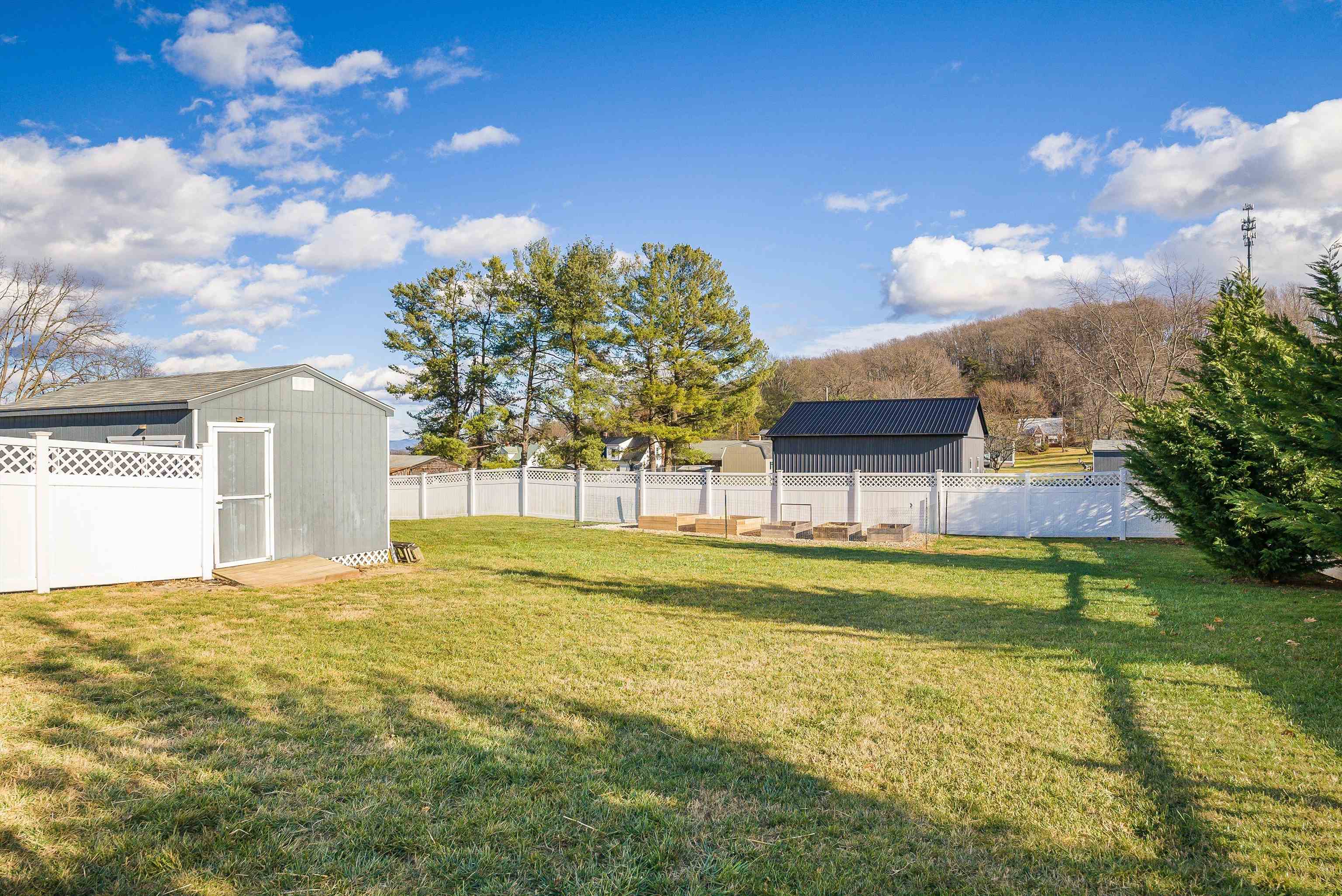 182 MONTGOMERY RD