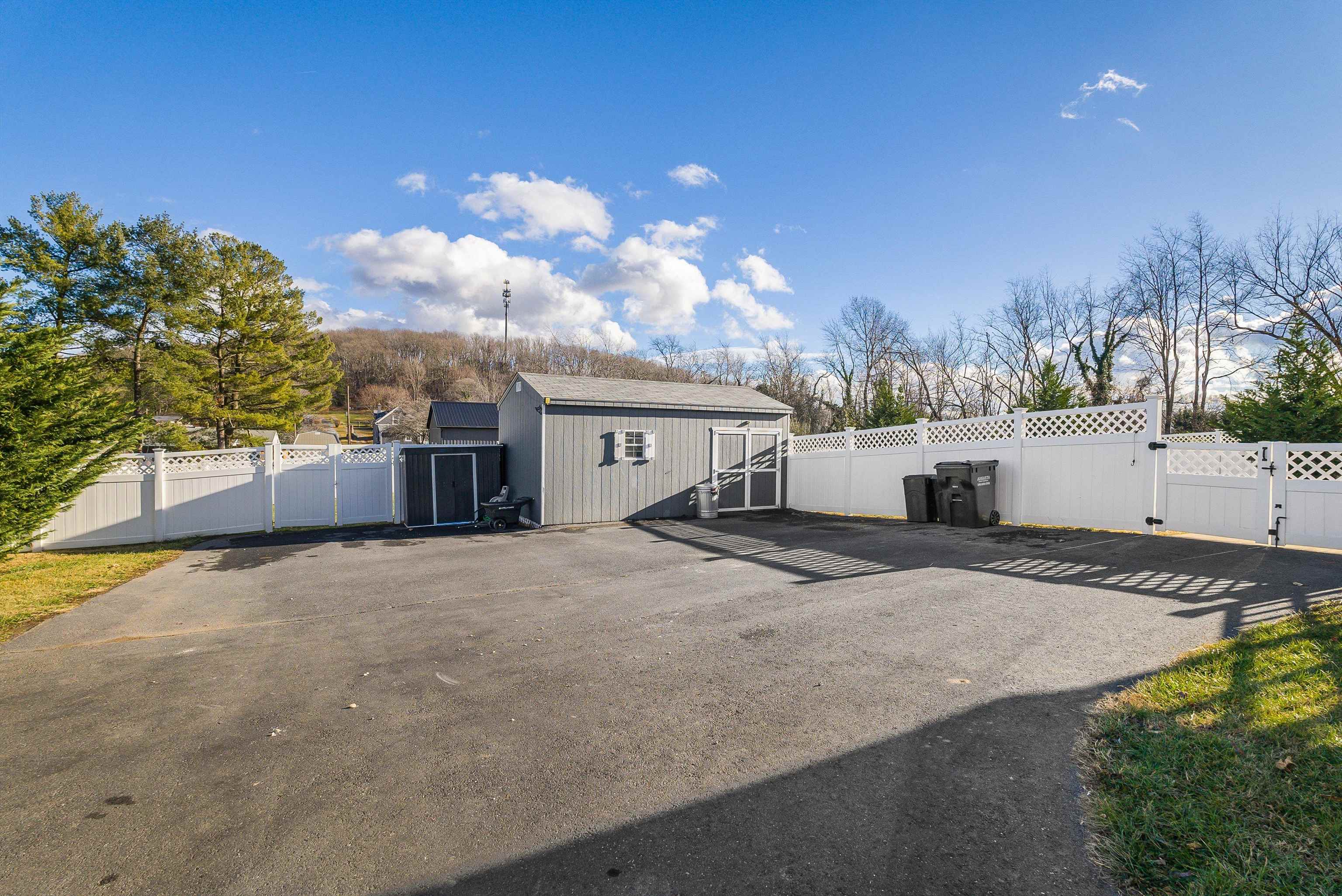 182 MONTGOMERY RD