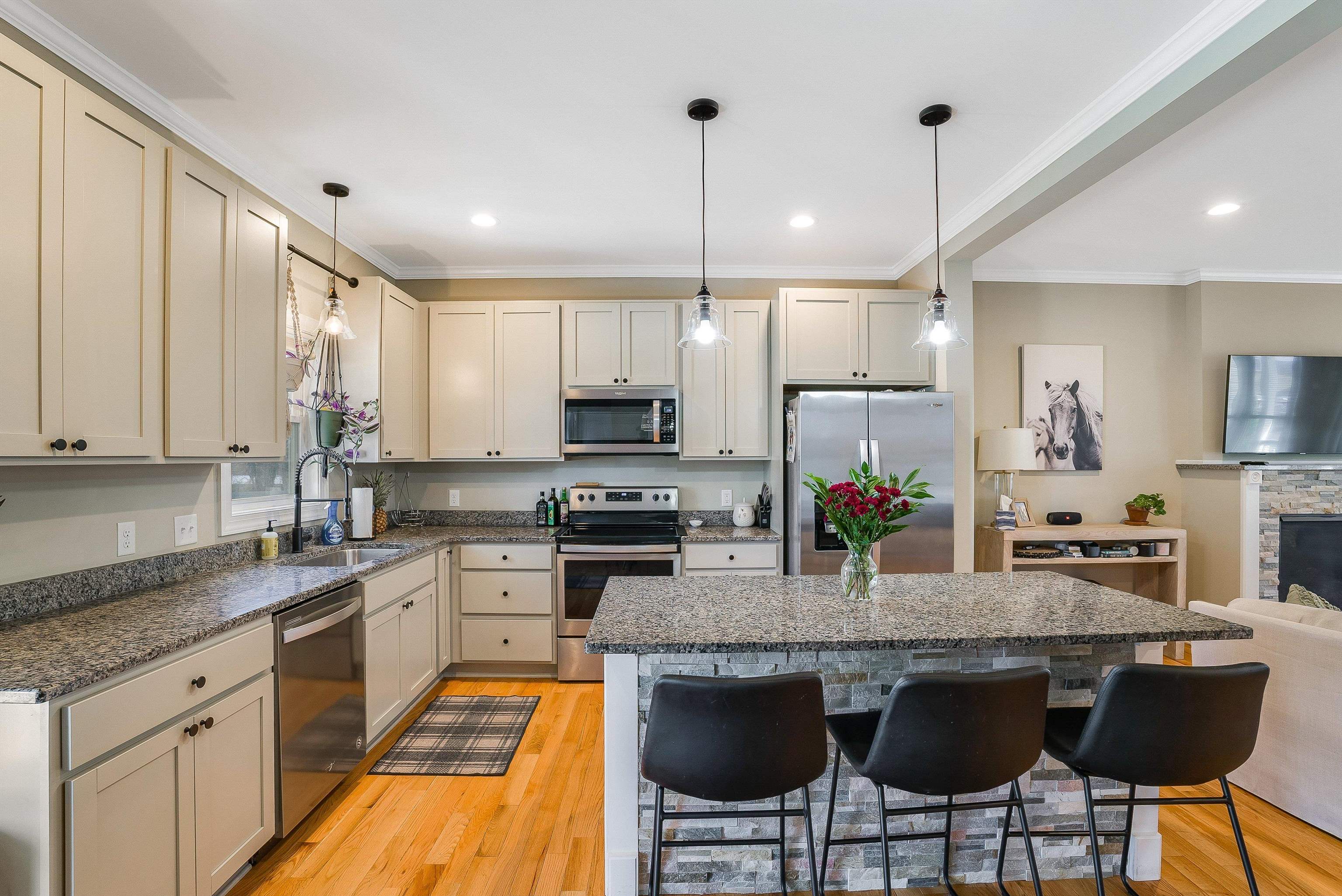 182 MONTGOMERY RD
