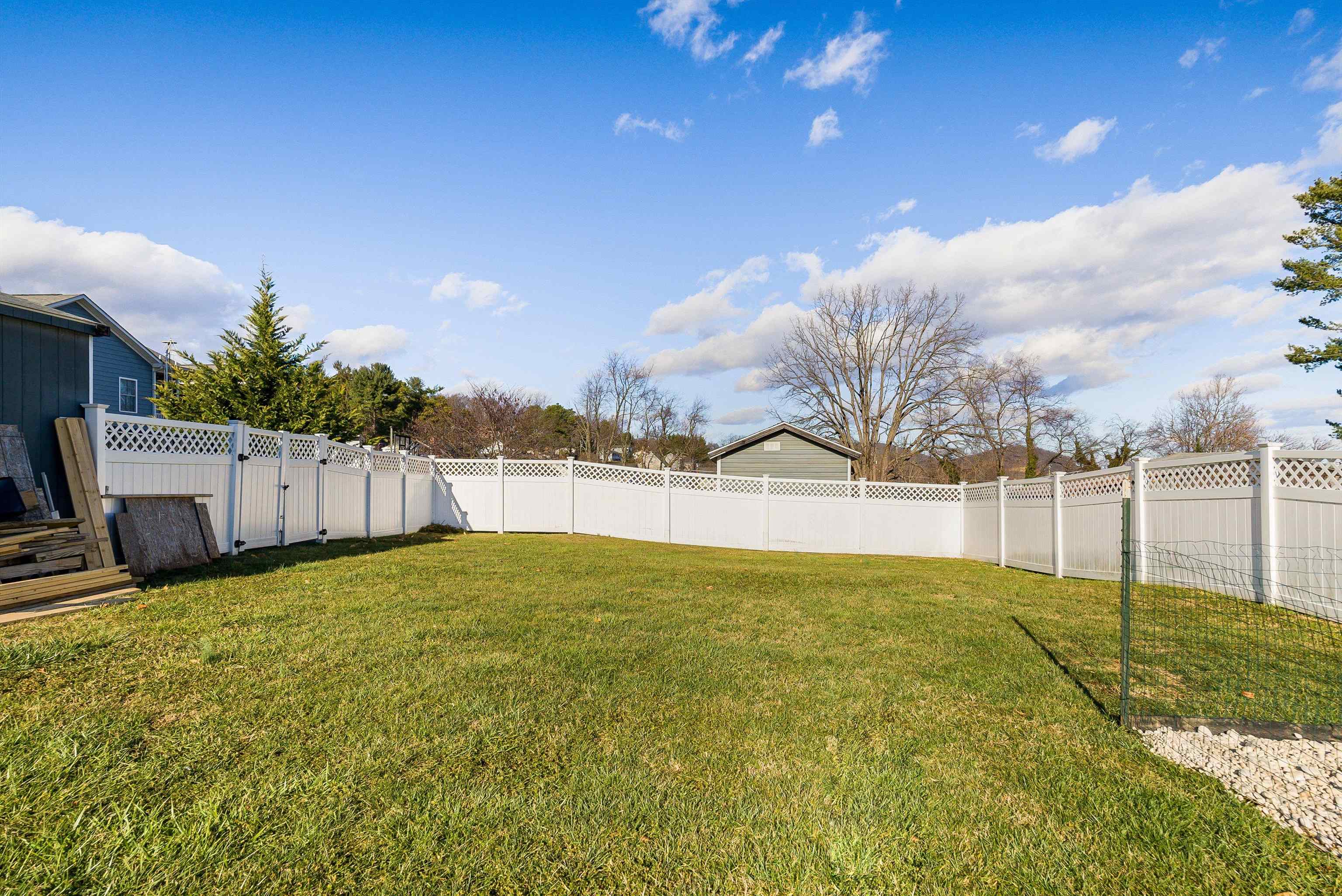 182 MONTGOMERY RD