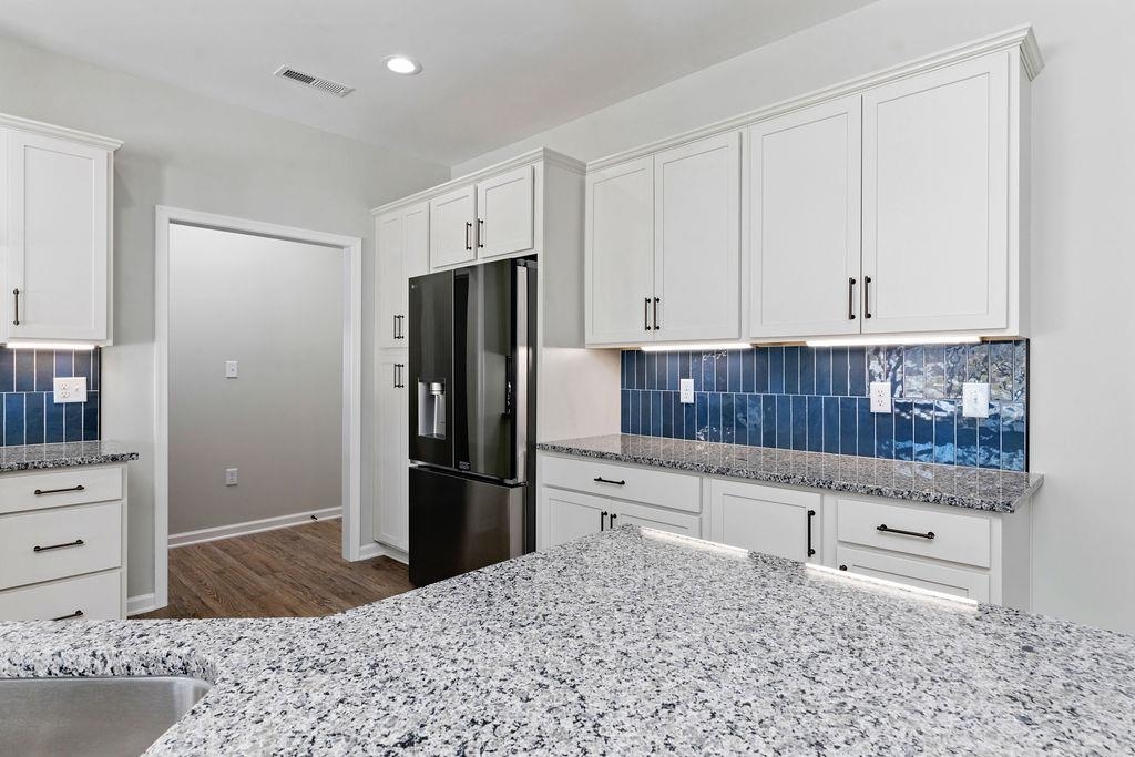 207 LINDBURGH DR