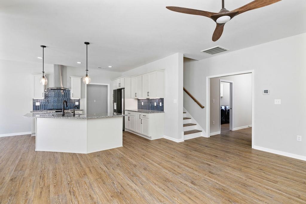 207 LINDBURGH DR