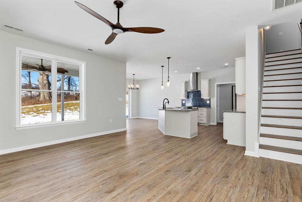 207 LINDBURGH DR