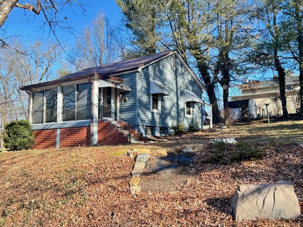 837 FABER AVE
