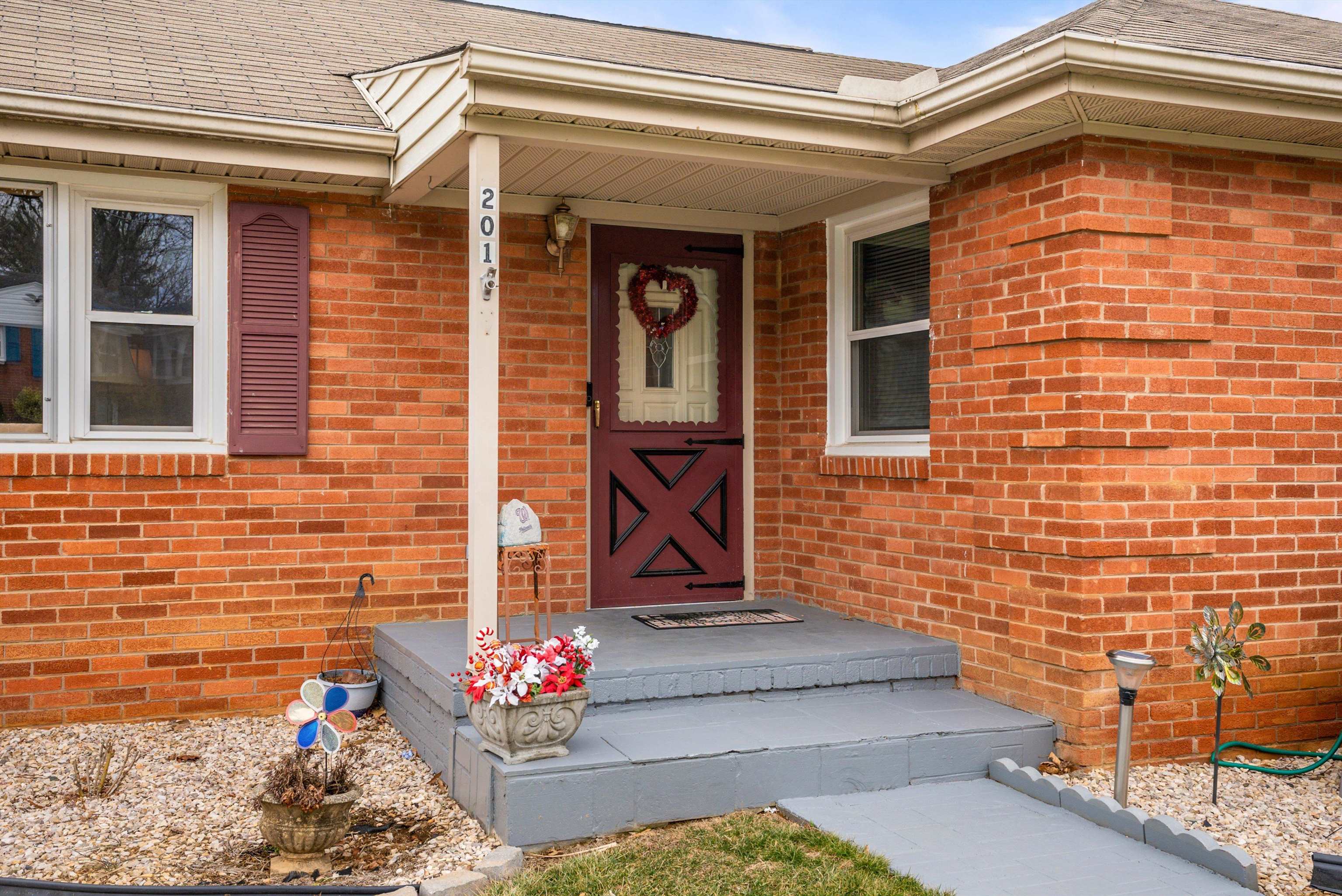 201 BURNLEY DR