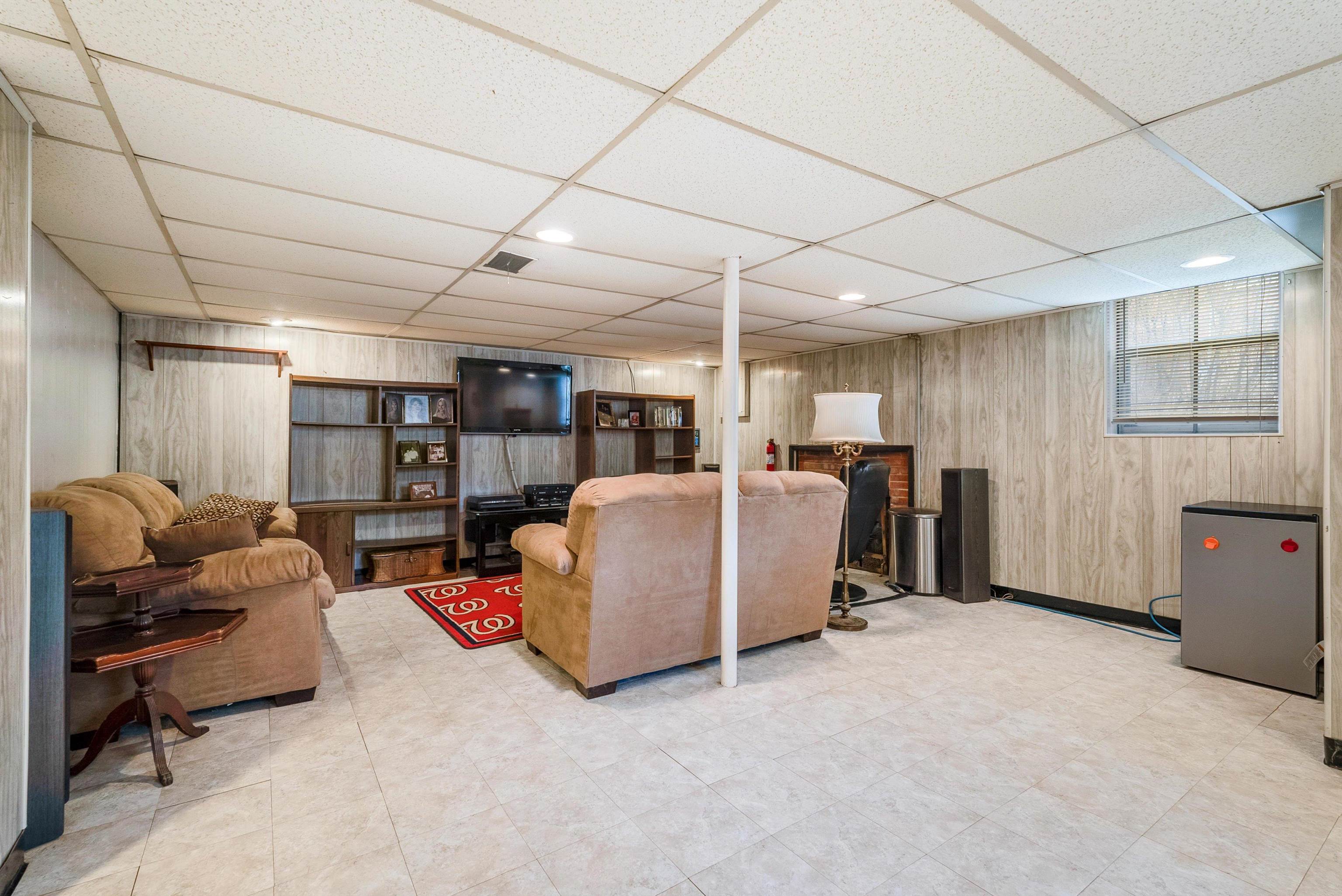 201 BURNLEY DR