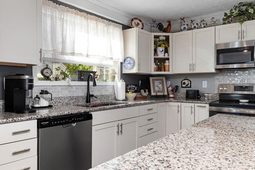 121 SIR ROBIN RD