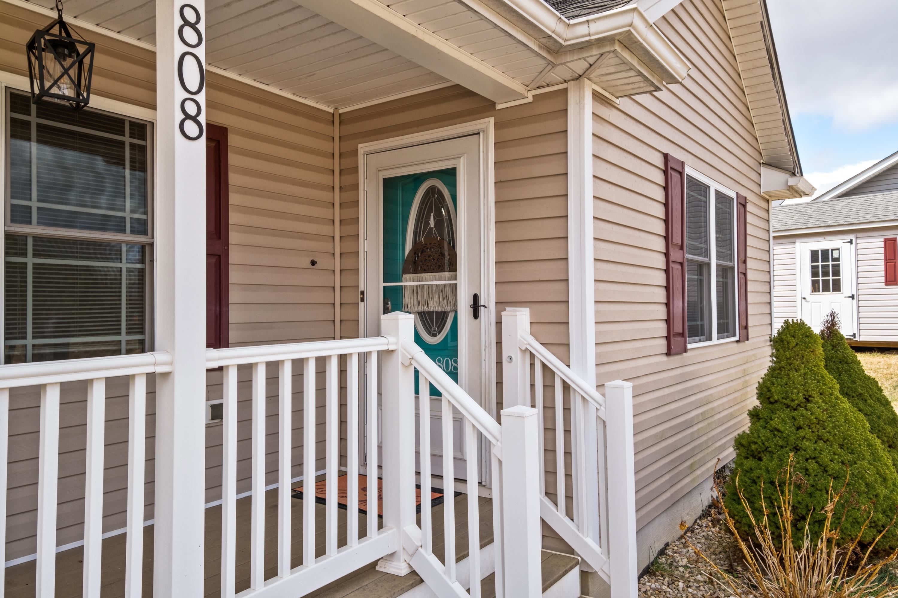 808 MOORE ST