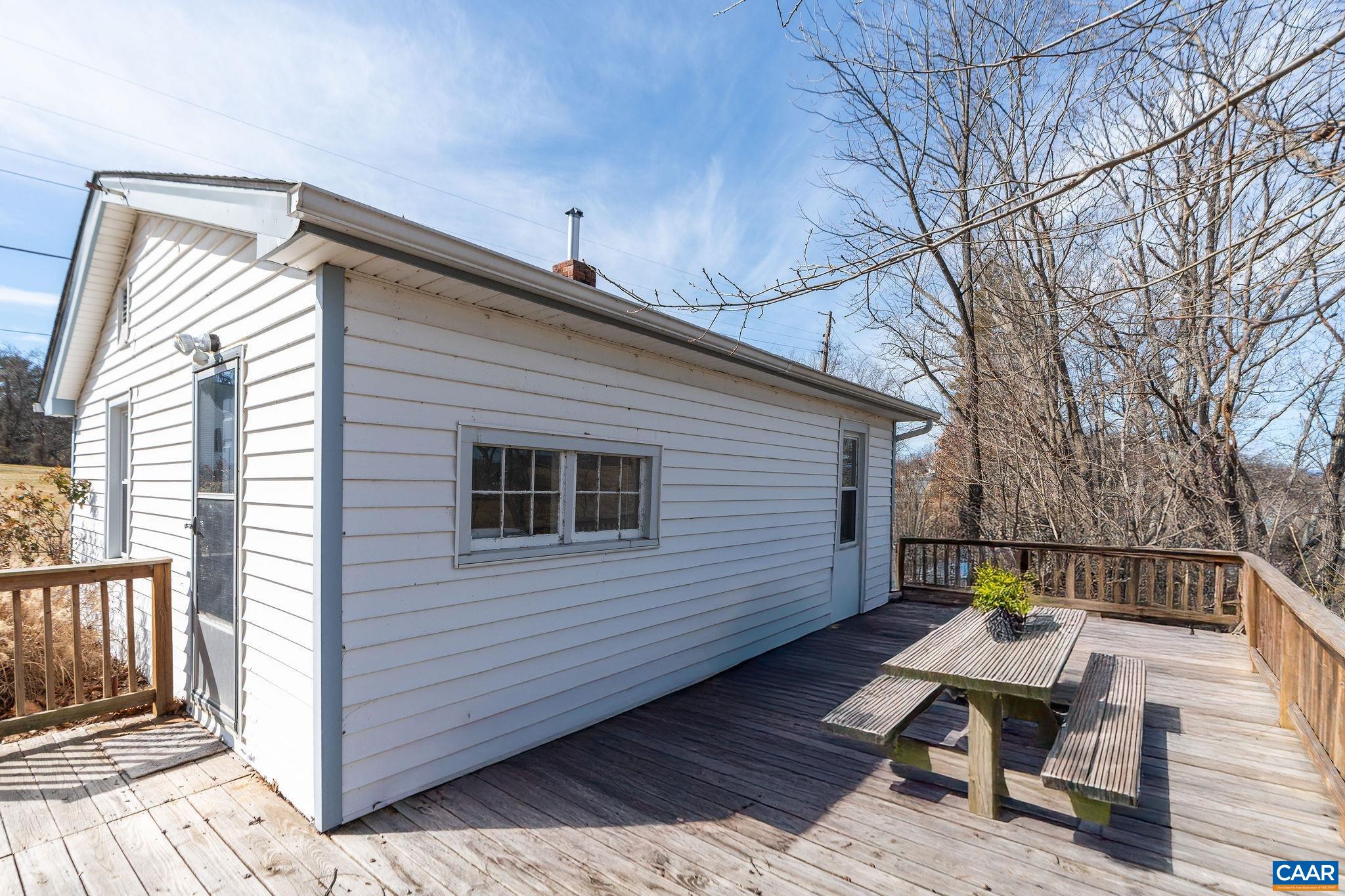 190 OLD LAUREL HILL RD