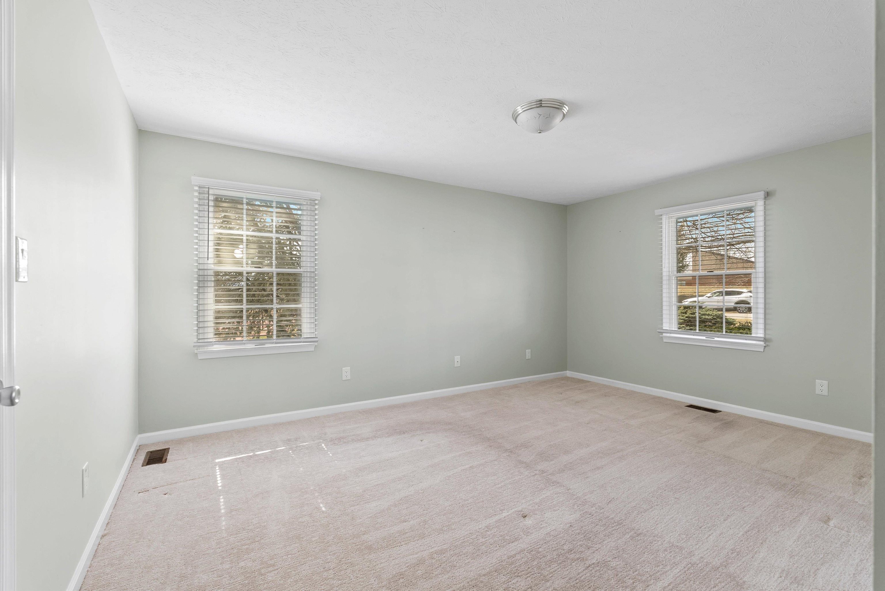 328 WESTMINISTER DR