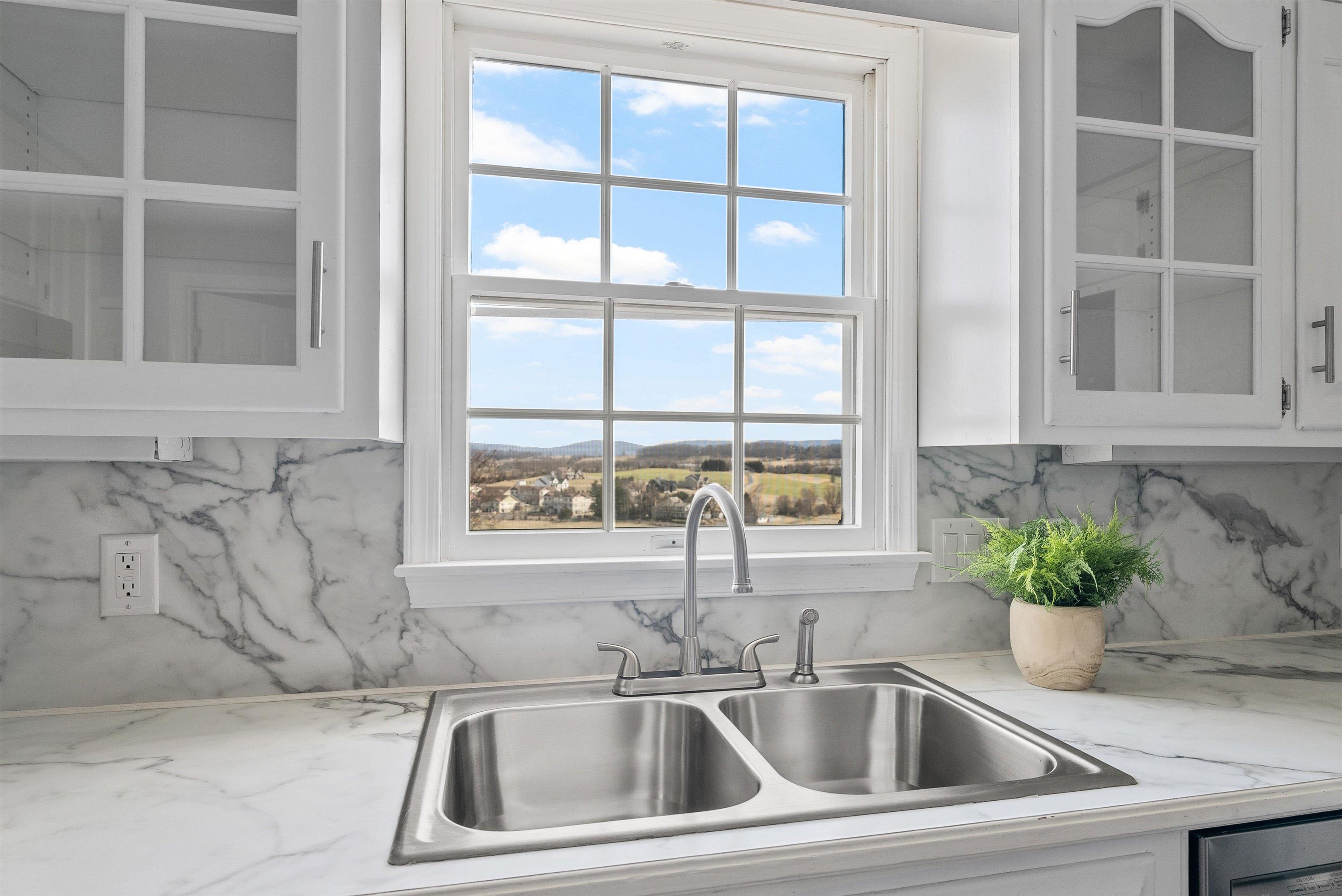 328 WESTMINISTER DR