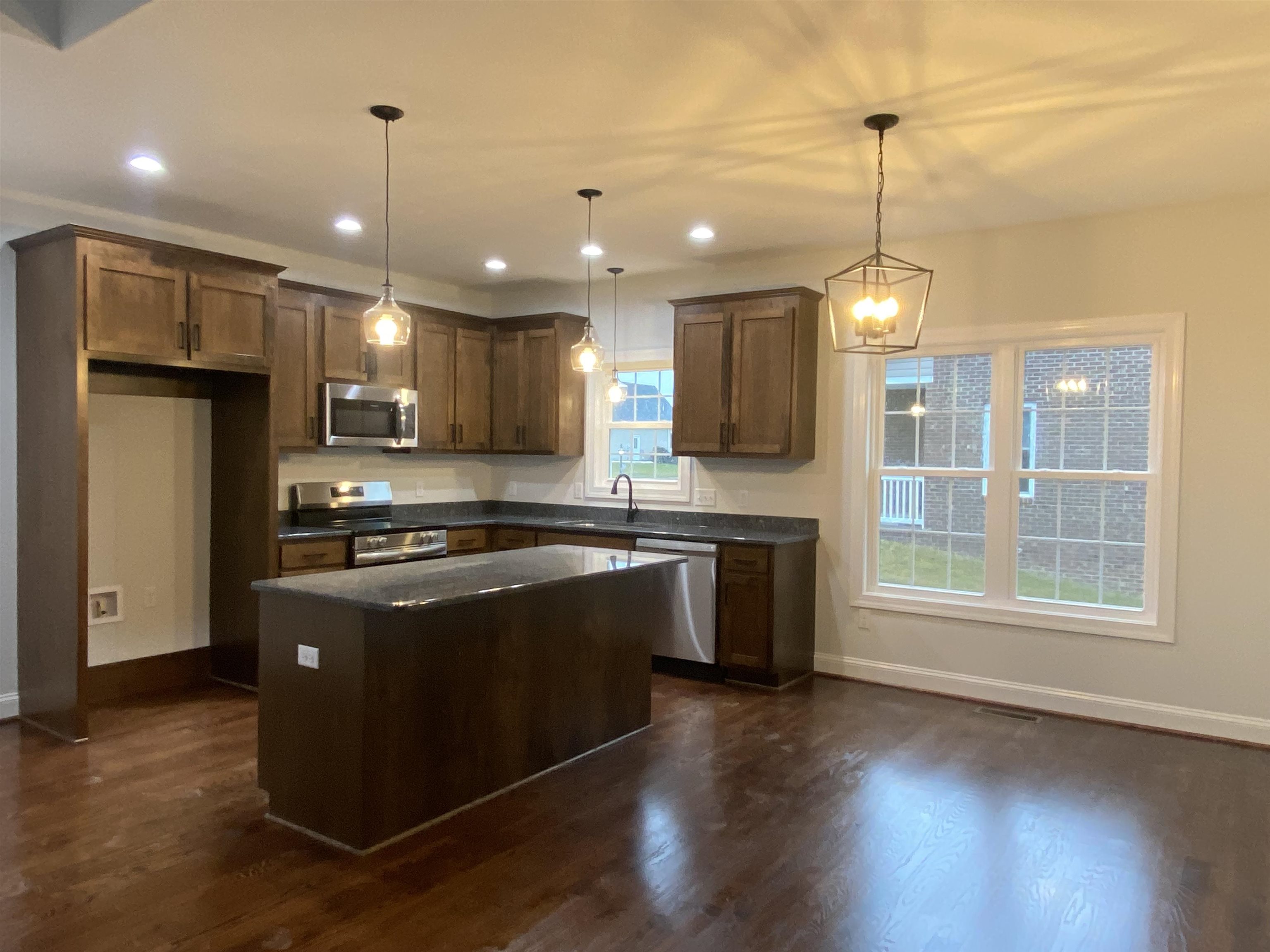 48 FOSSIL DR
