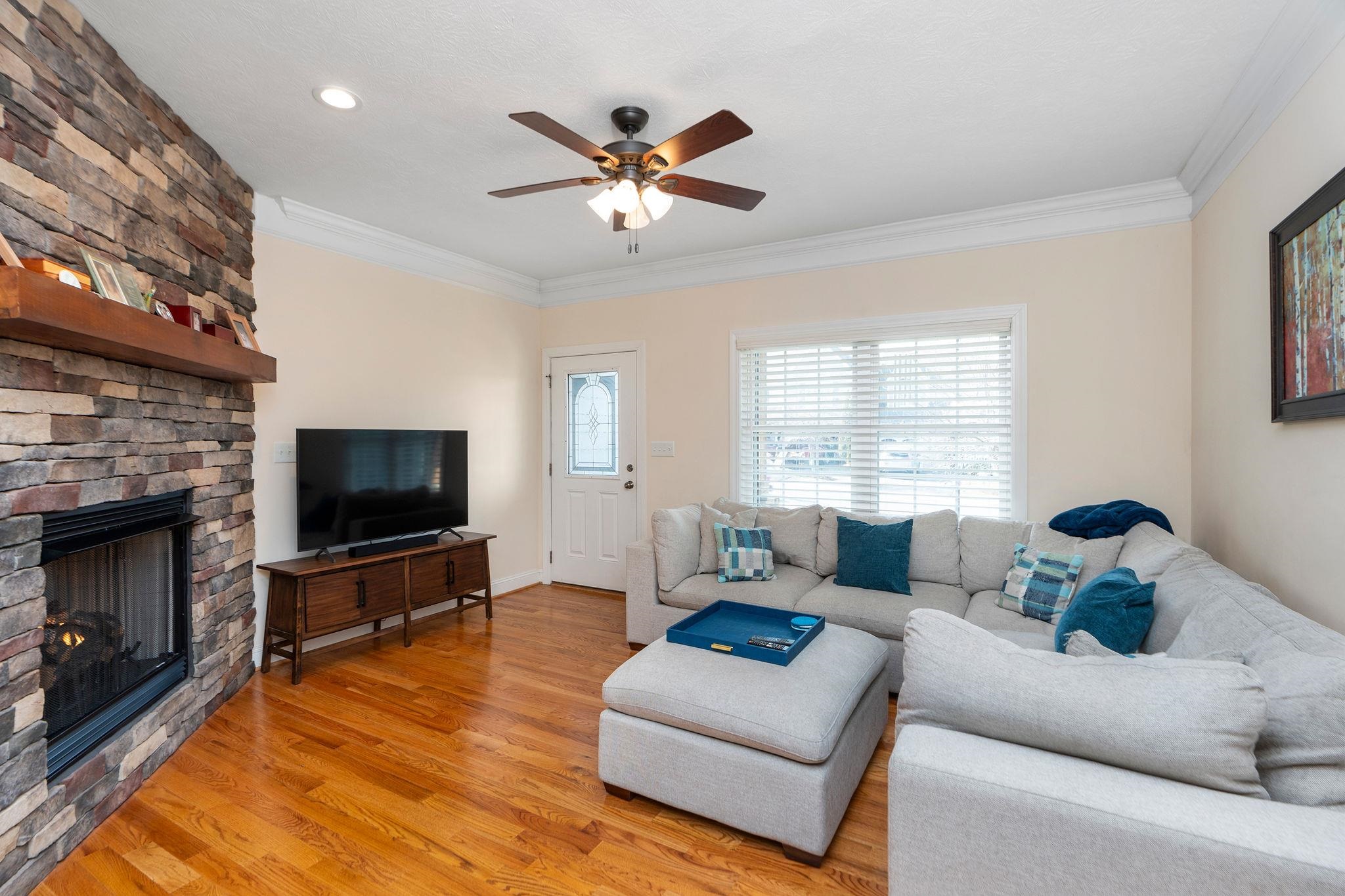 18 SPRING VIEW DR