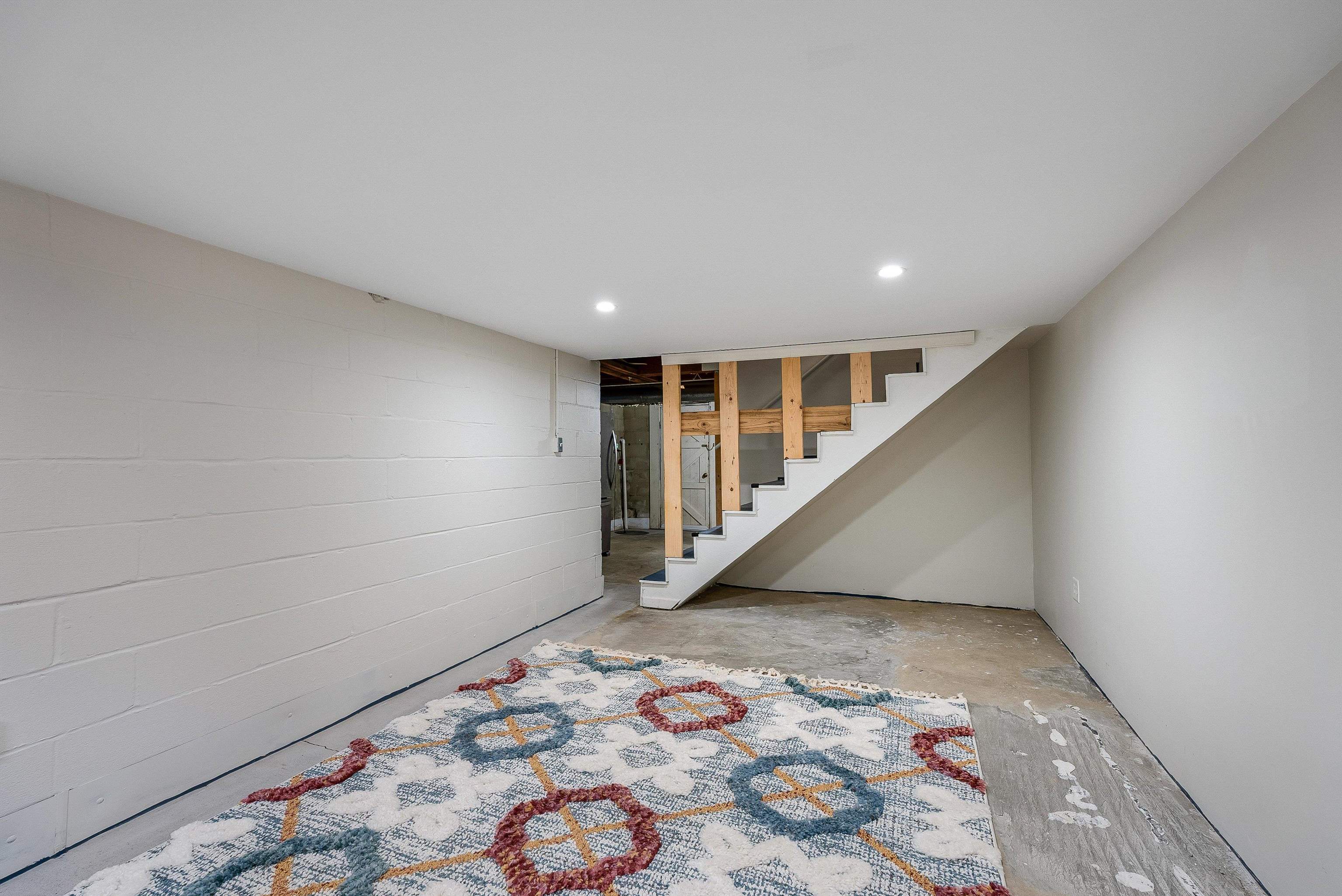 444 COLLEGE CIR