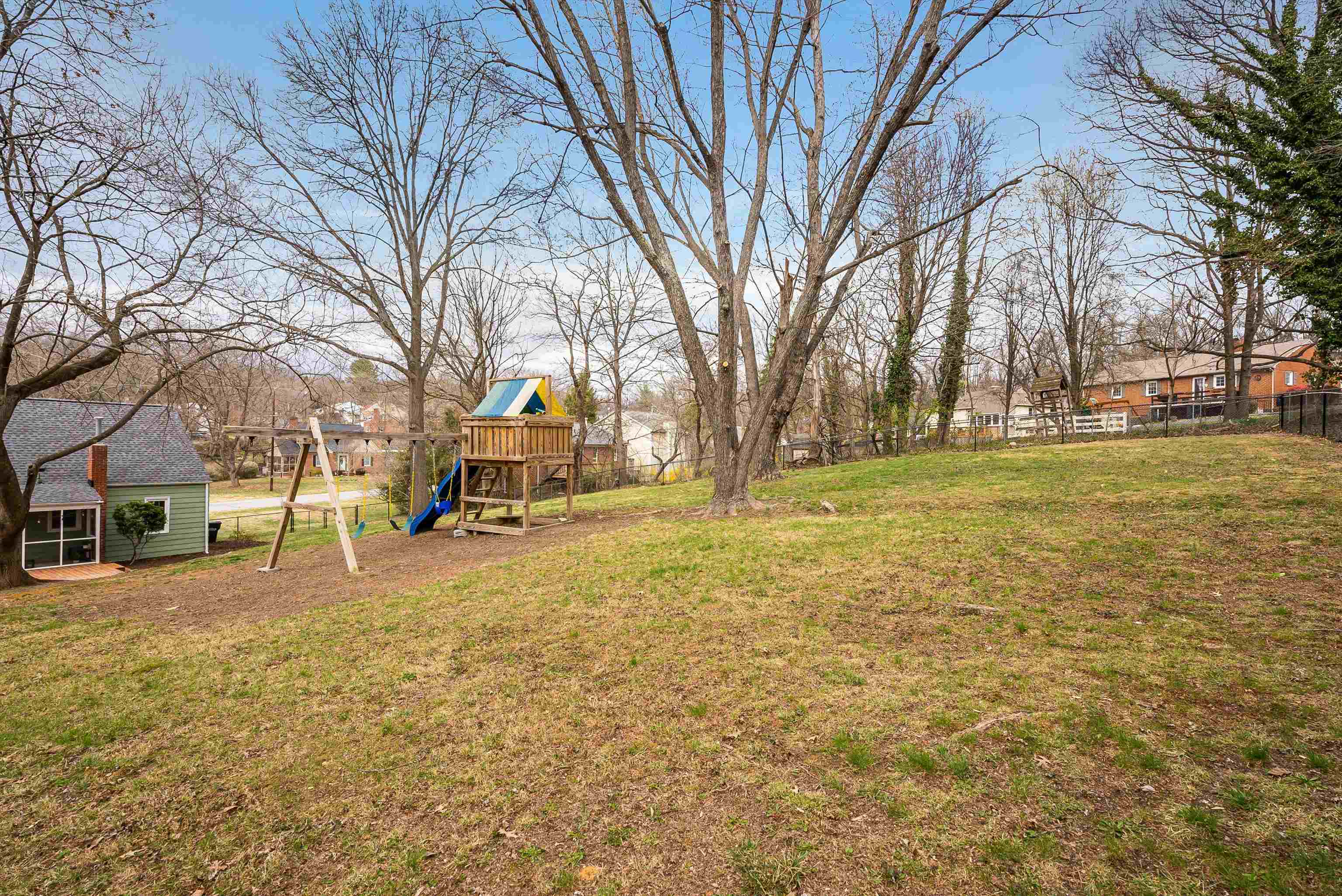 444 COLLEGE CIR