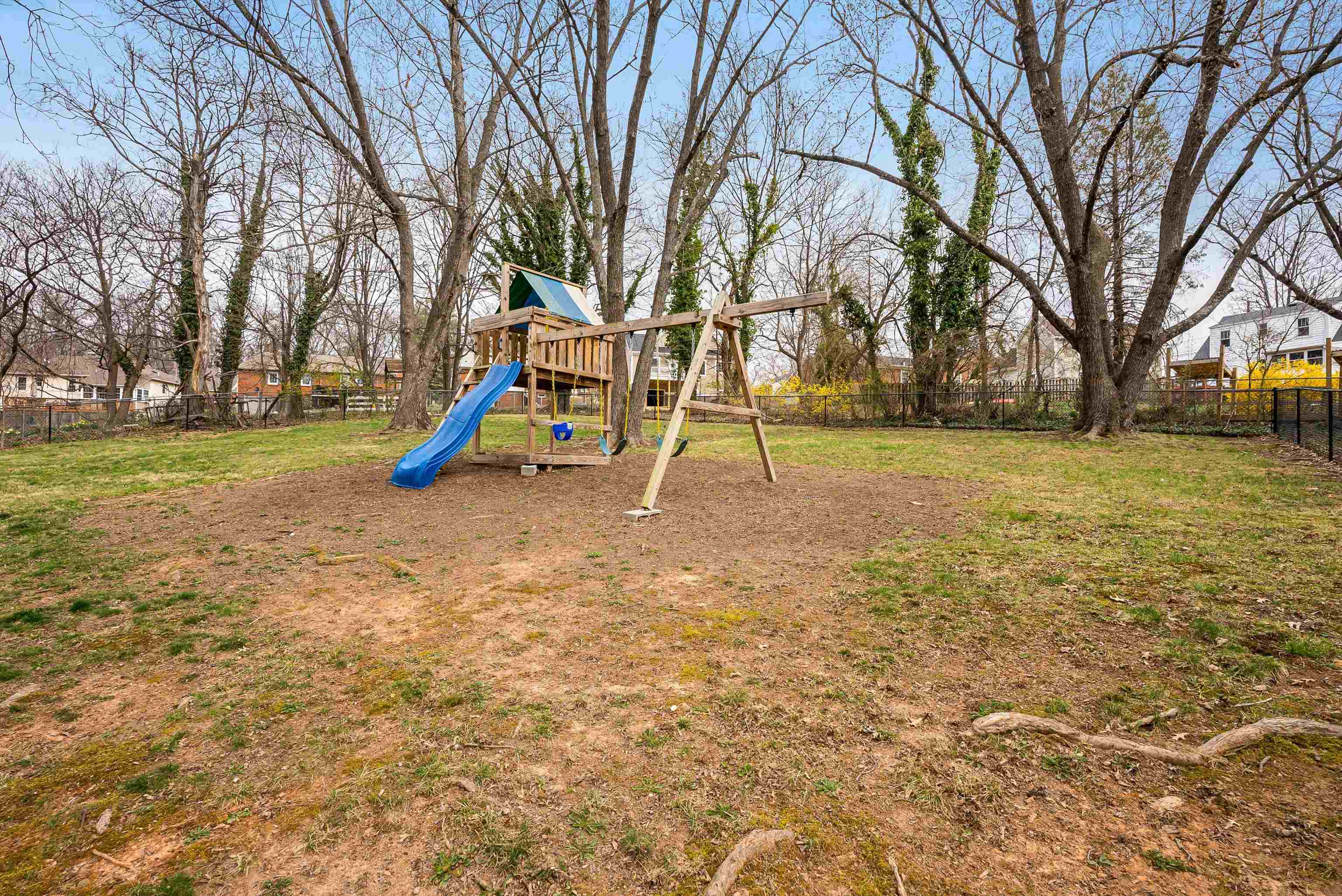444 COLLEGE CIR