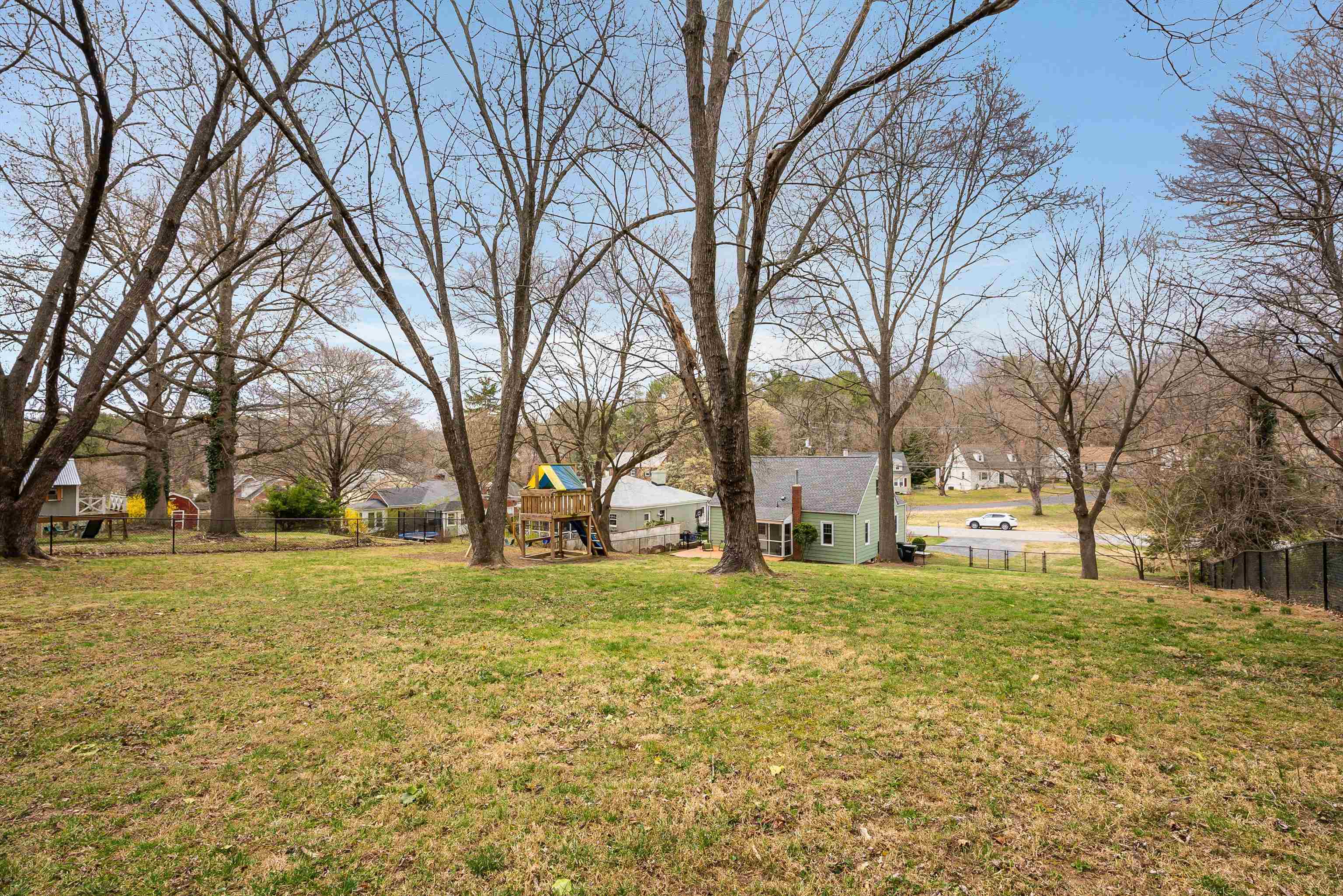 444 COLLEGE CIR