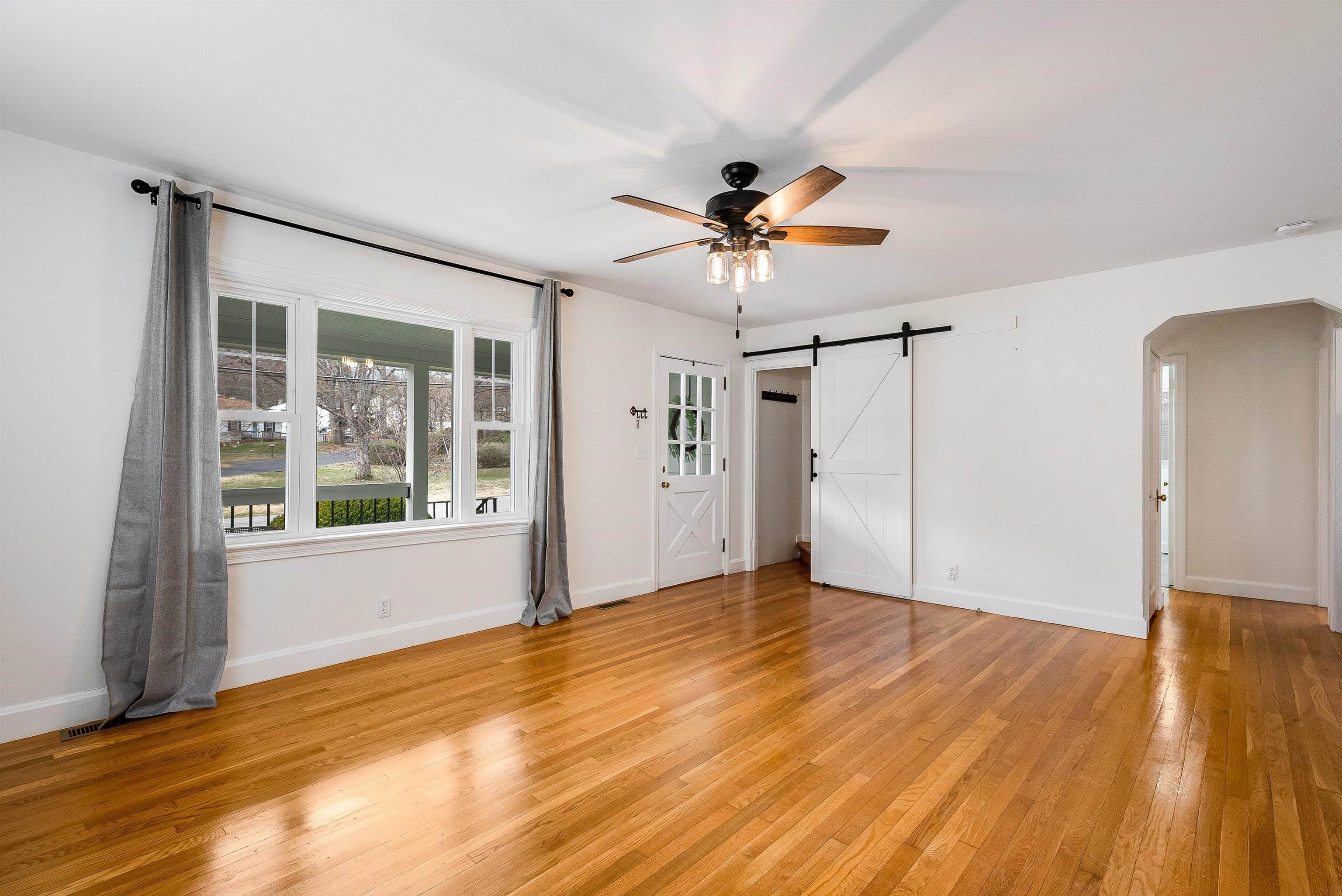 444 COLLEGE CIR