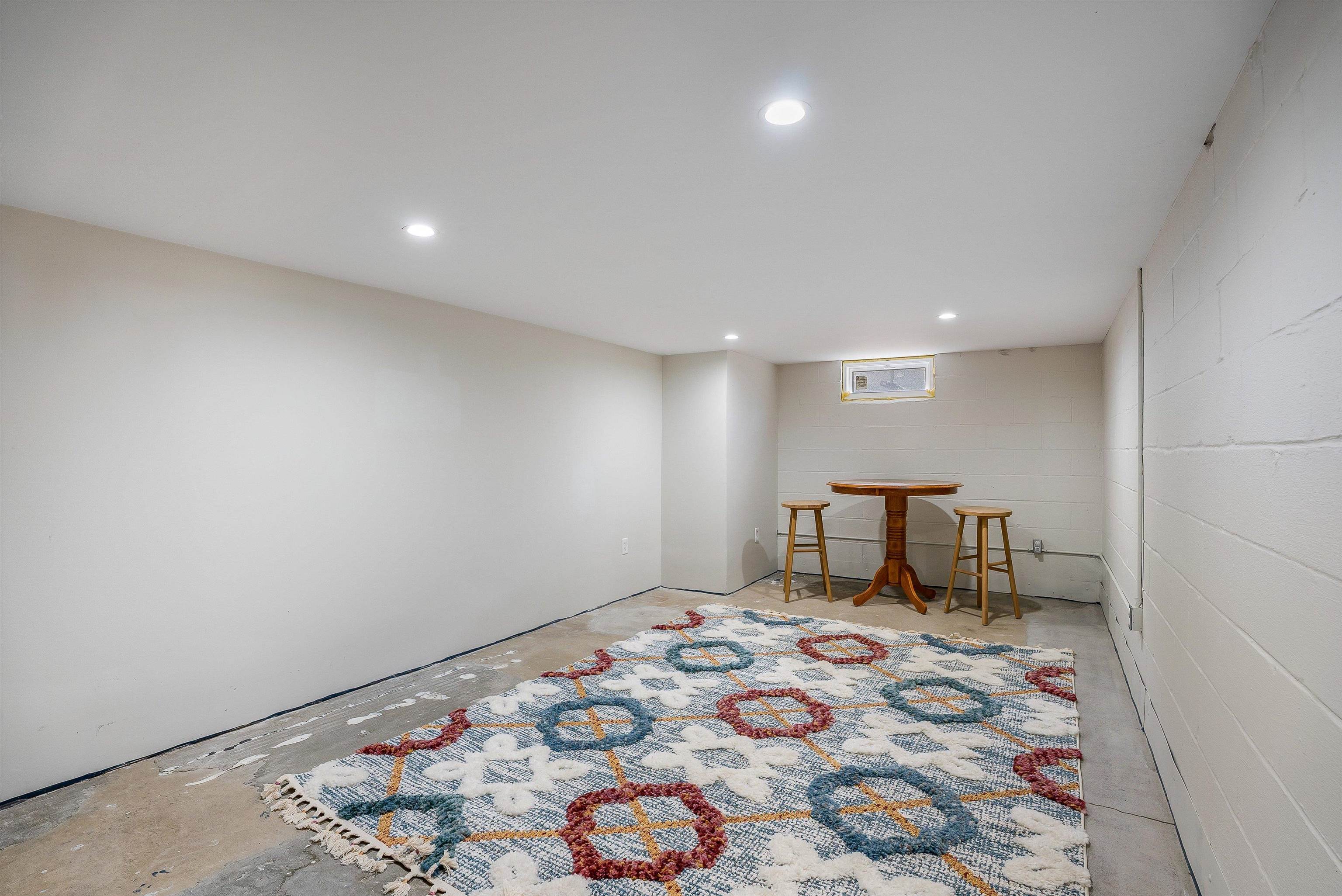 444 COLLEGE CIR