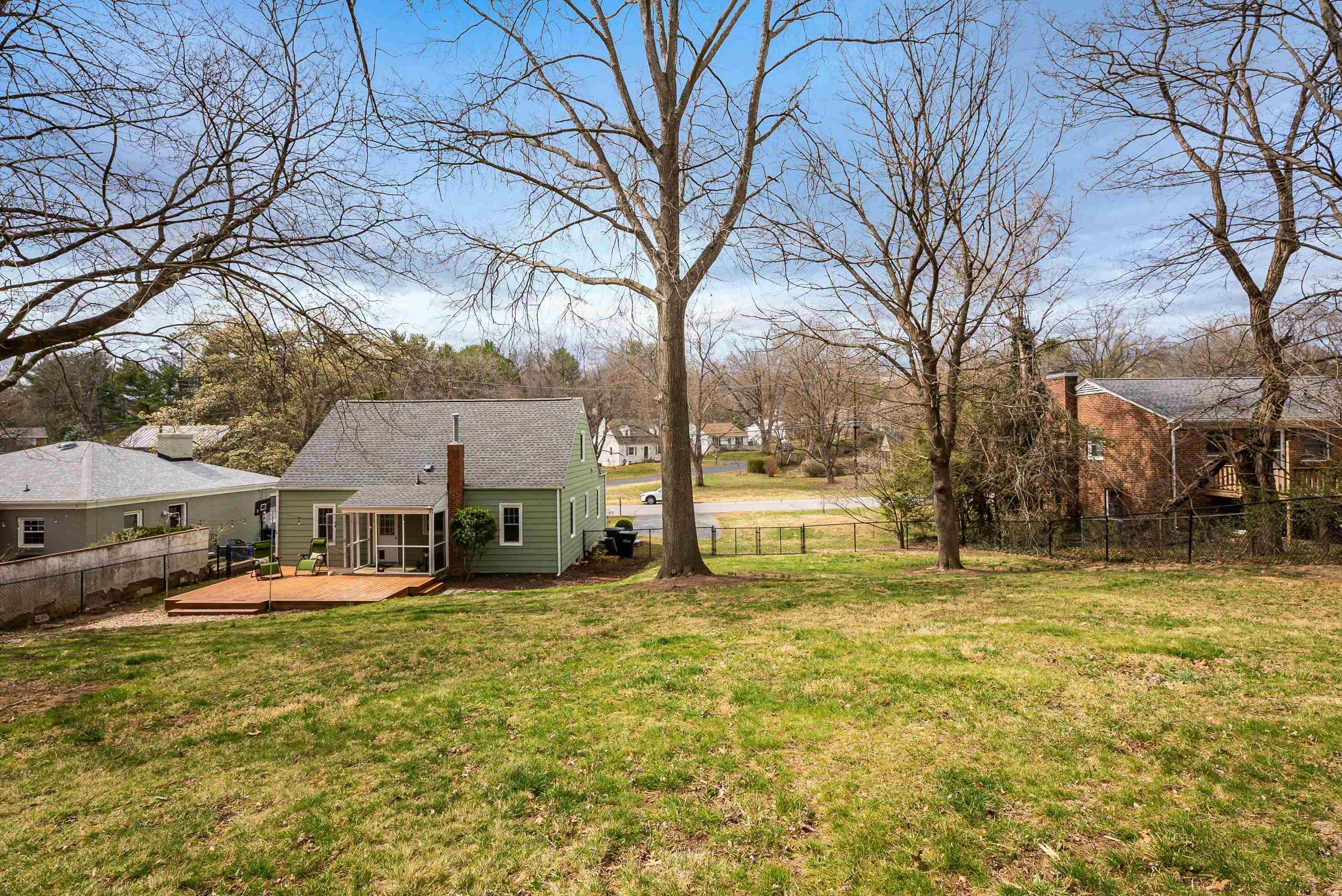 444 COLLEGE CIR
