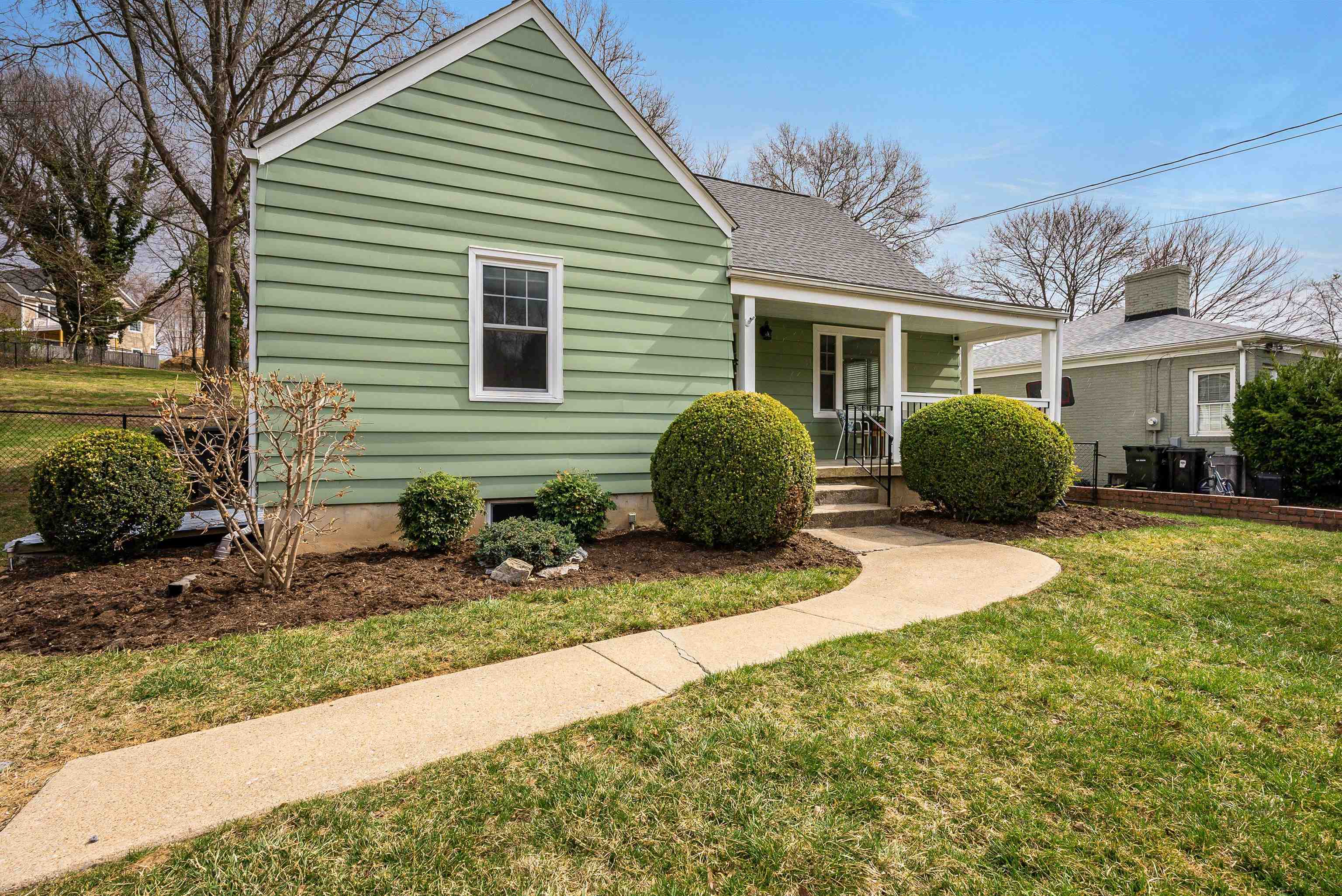 444 COLLEGE CIR