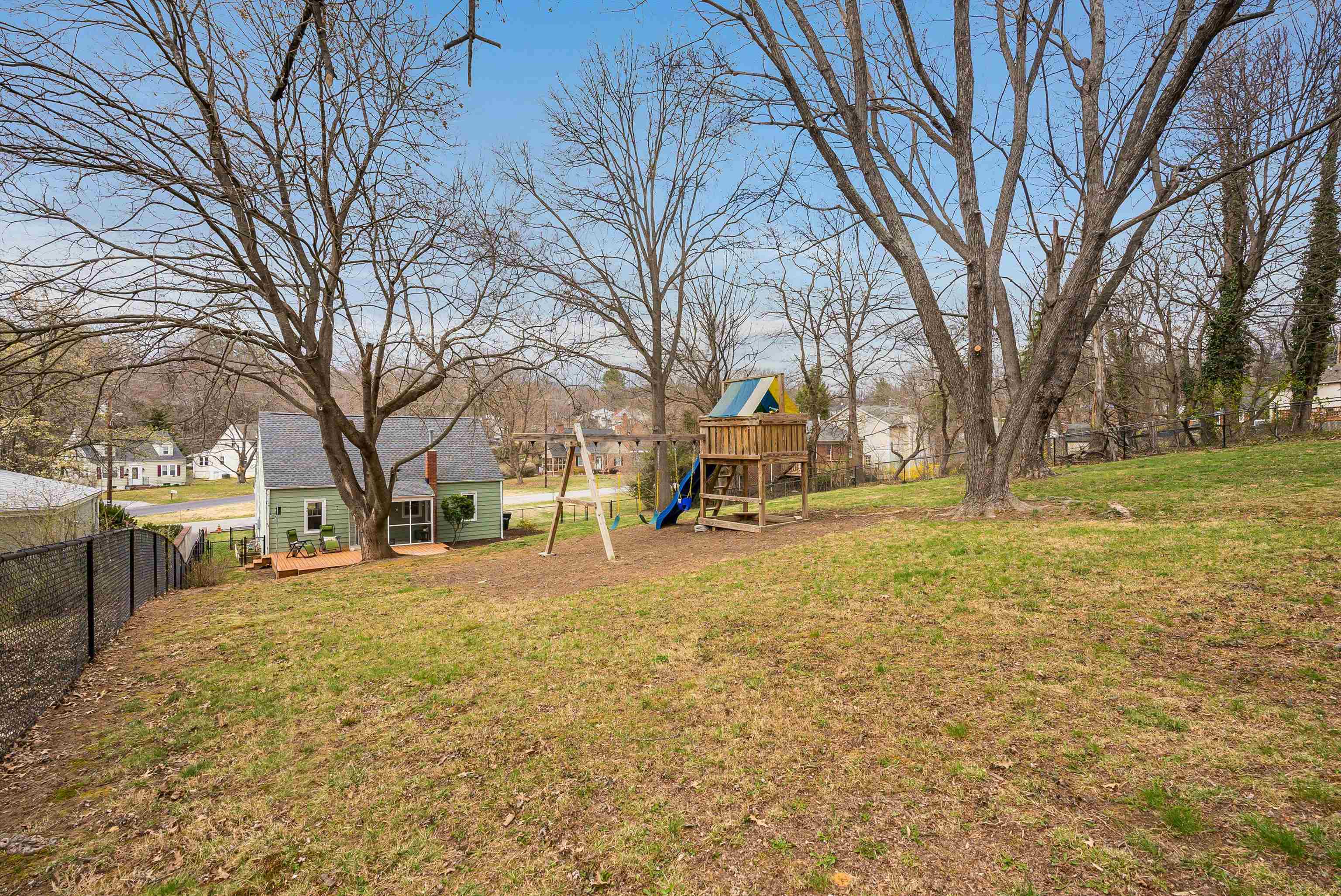 444 COLLEGE CIR
