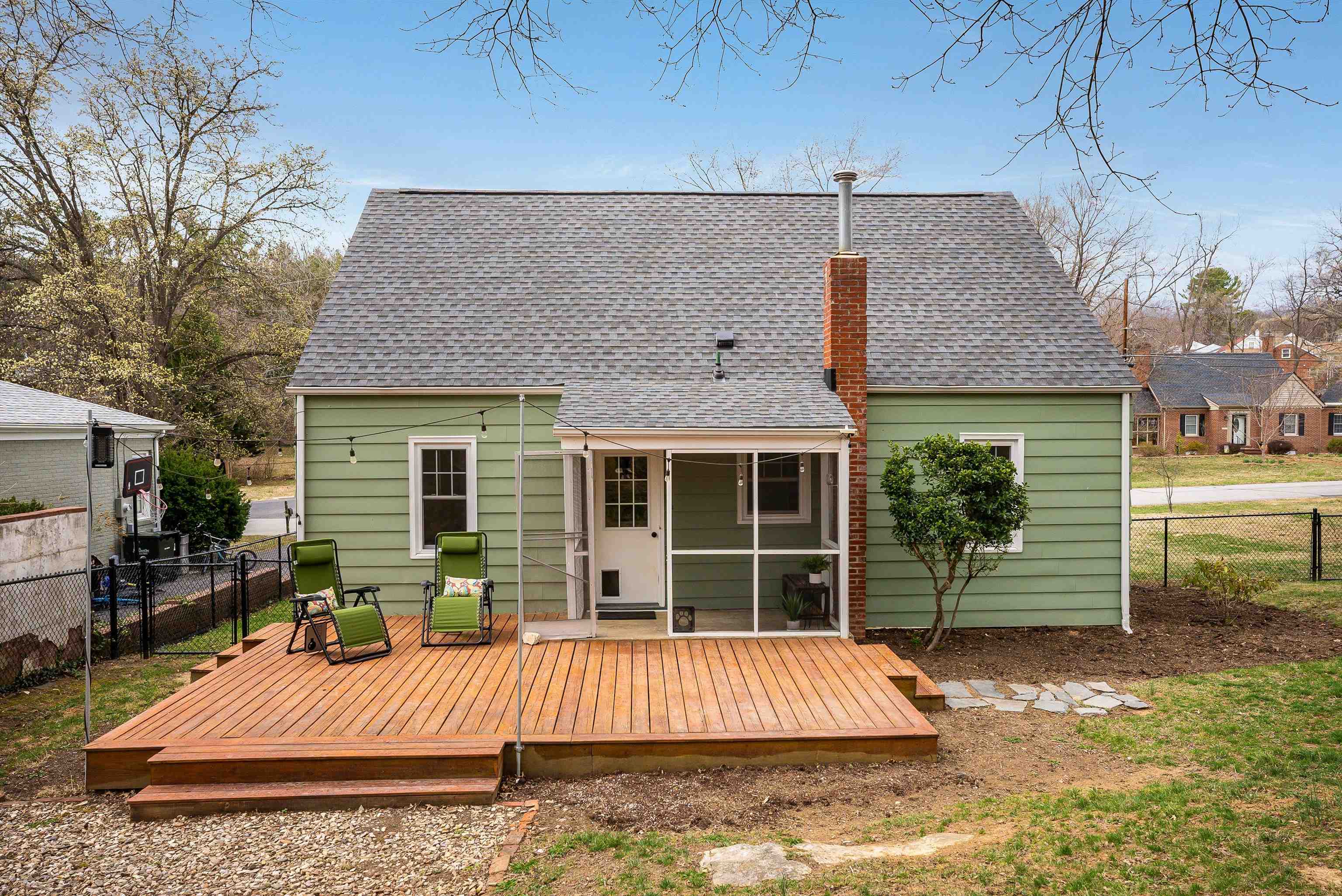 444 COLLEGE CIR