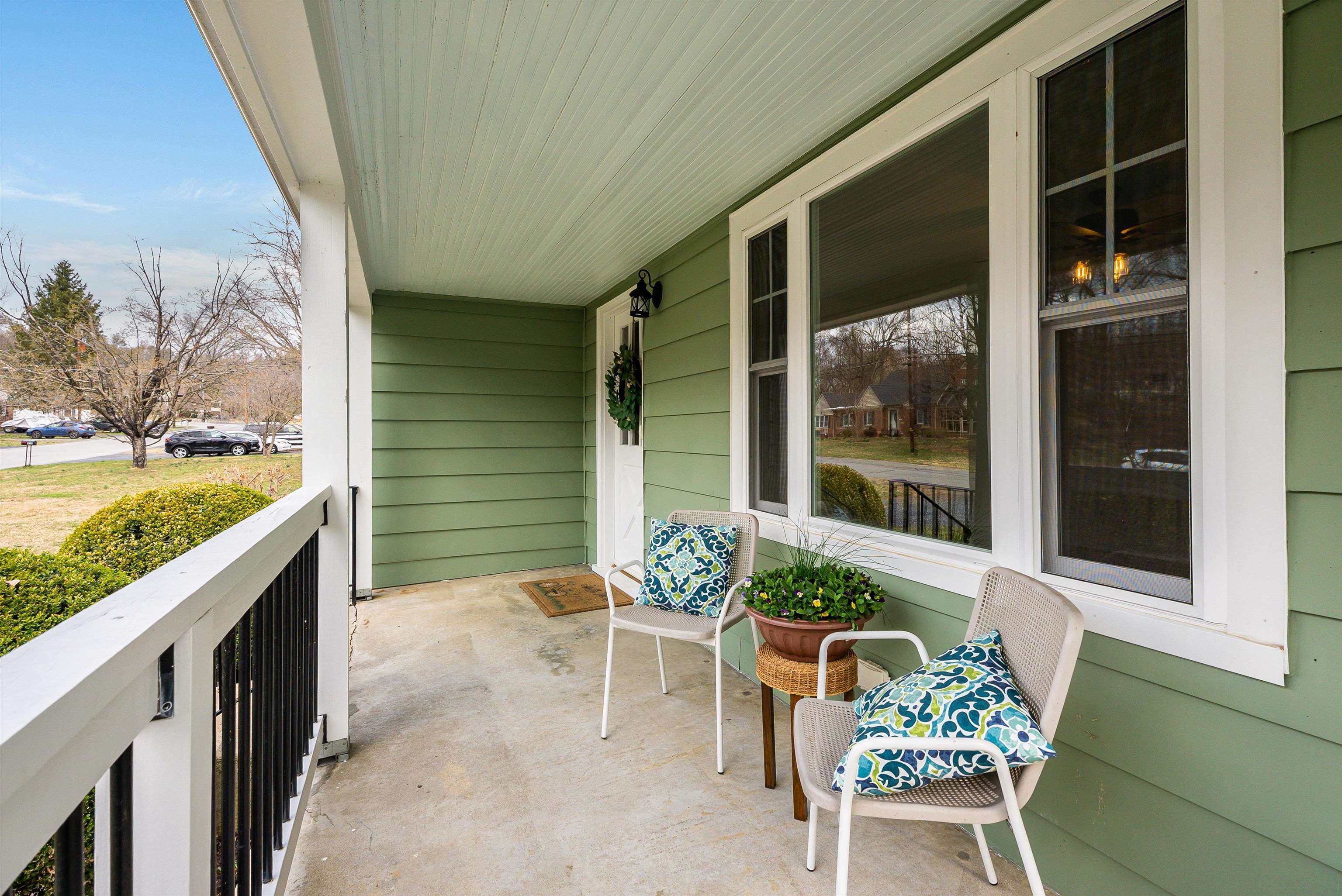 444 COLLEGE CIR