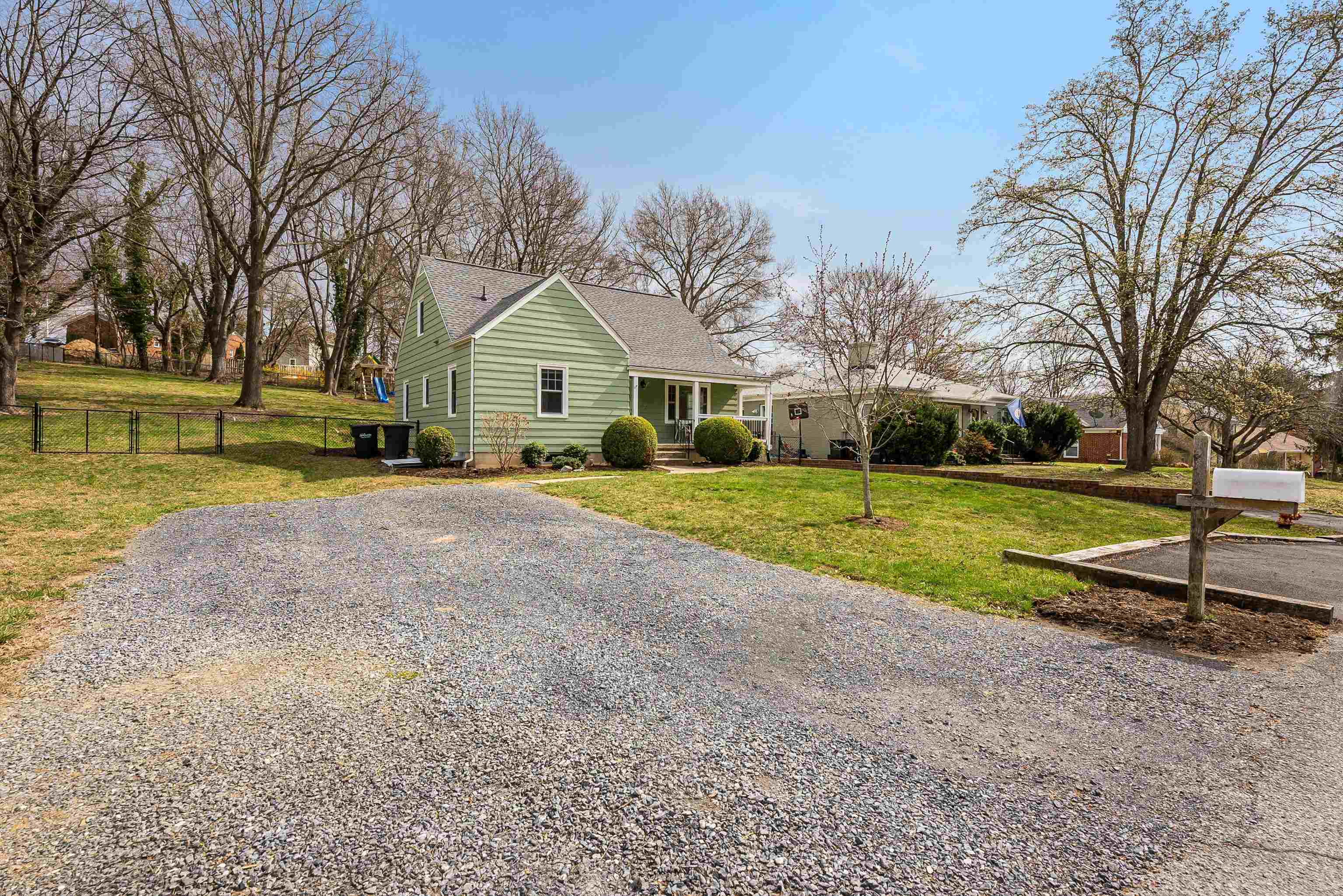 444 COLLEGE CIR