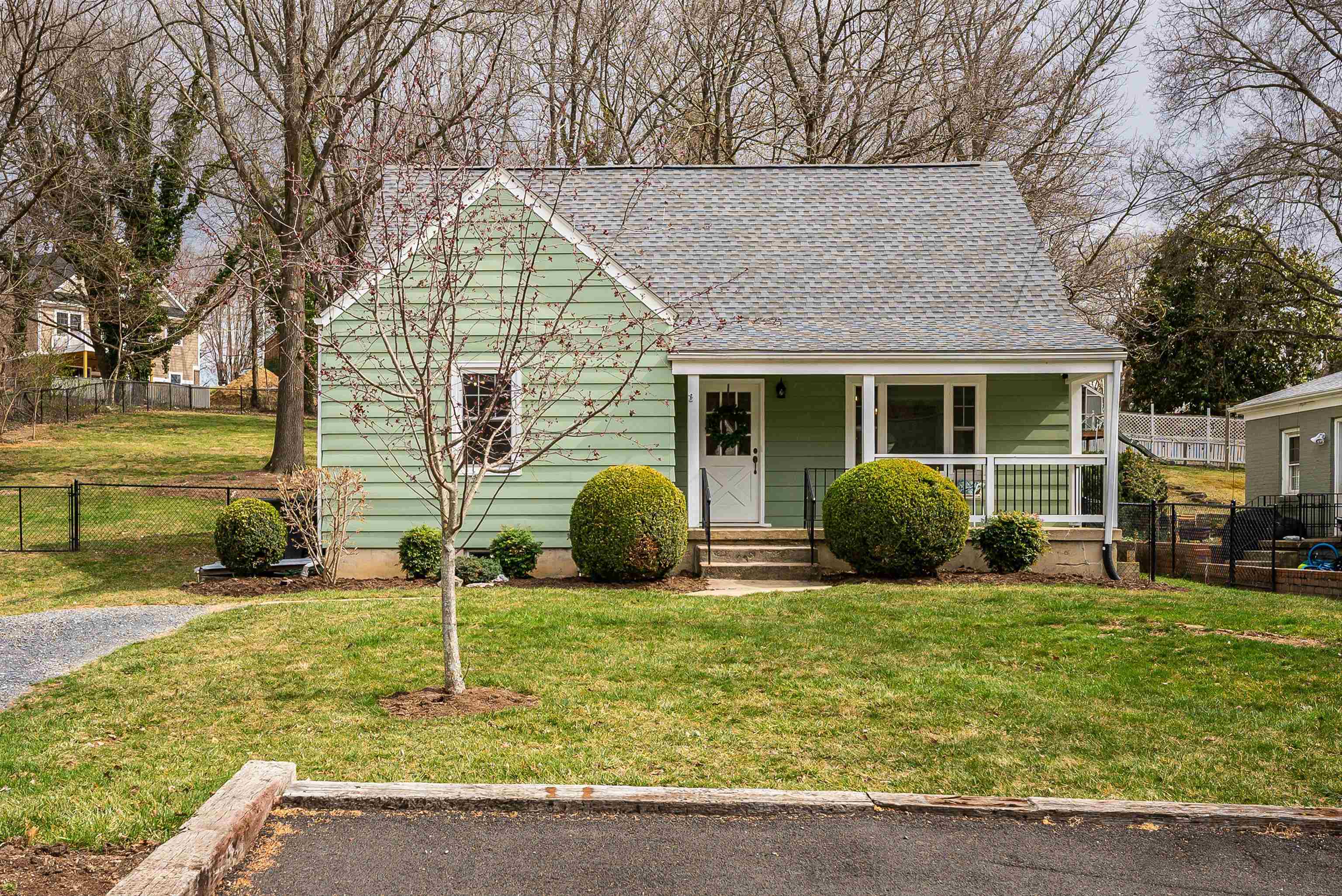 444 COLLEGE CIR