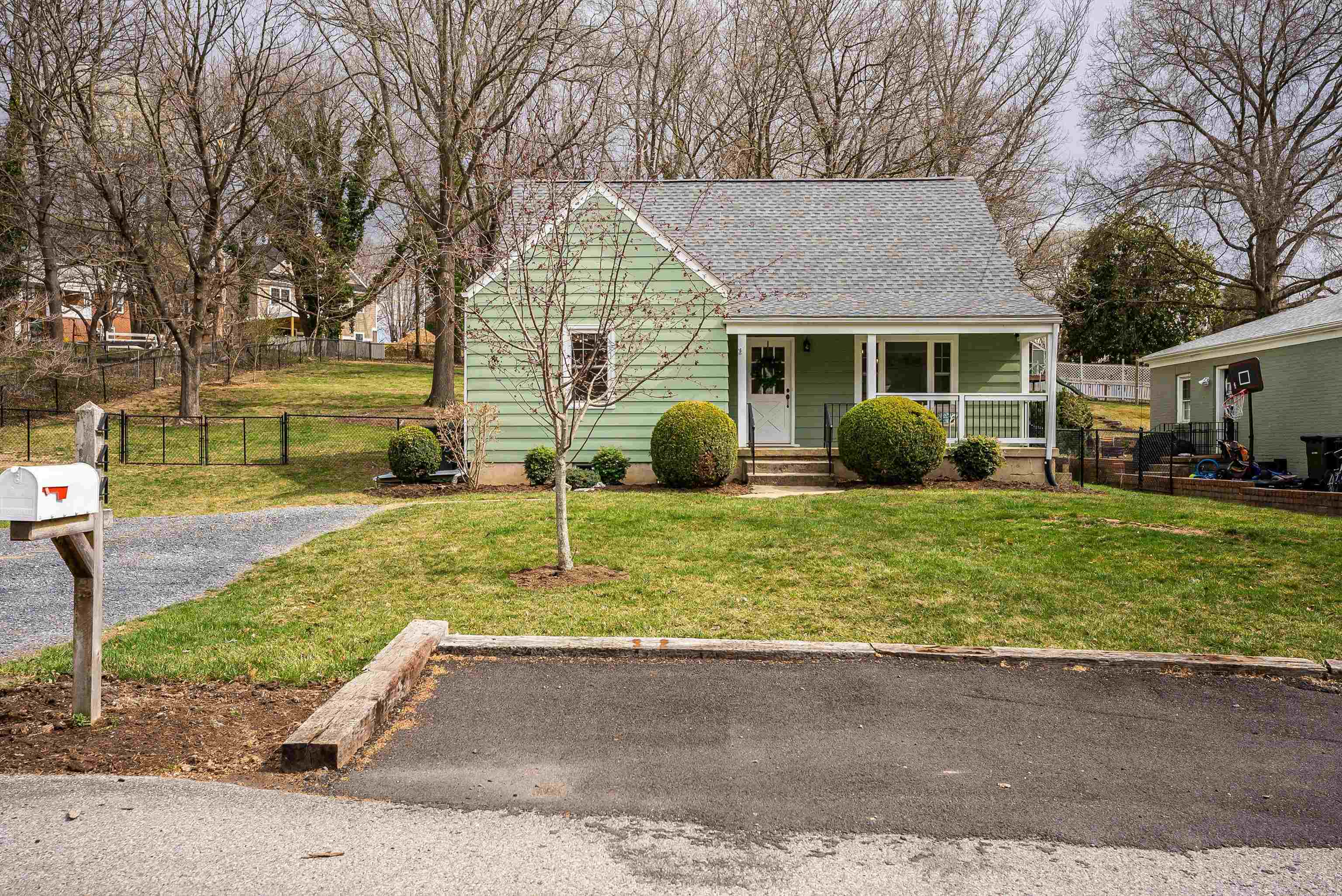 444 COLLEGE CIR