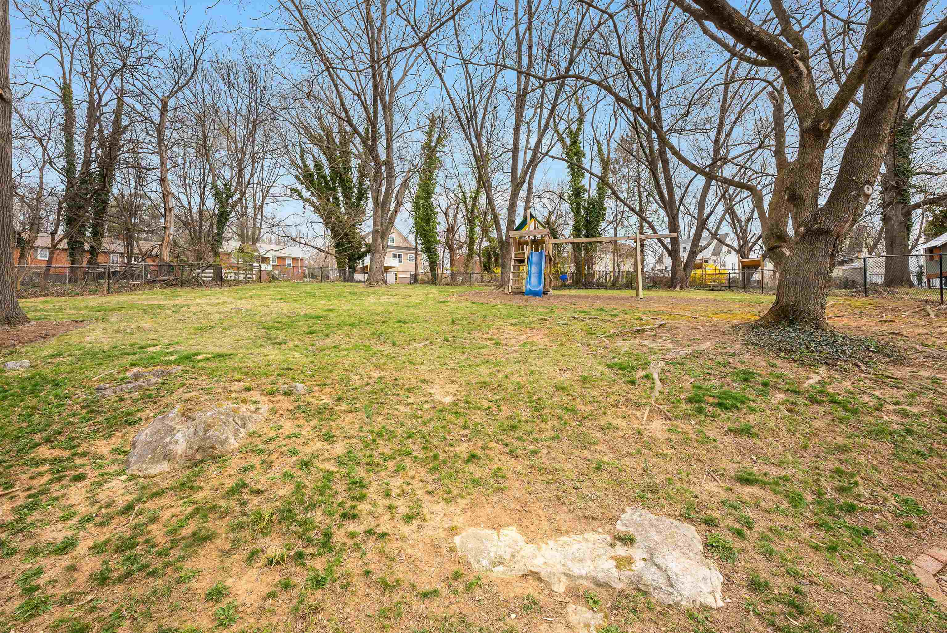 444 COLLEGE CIR