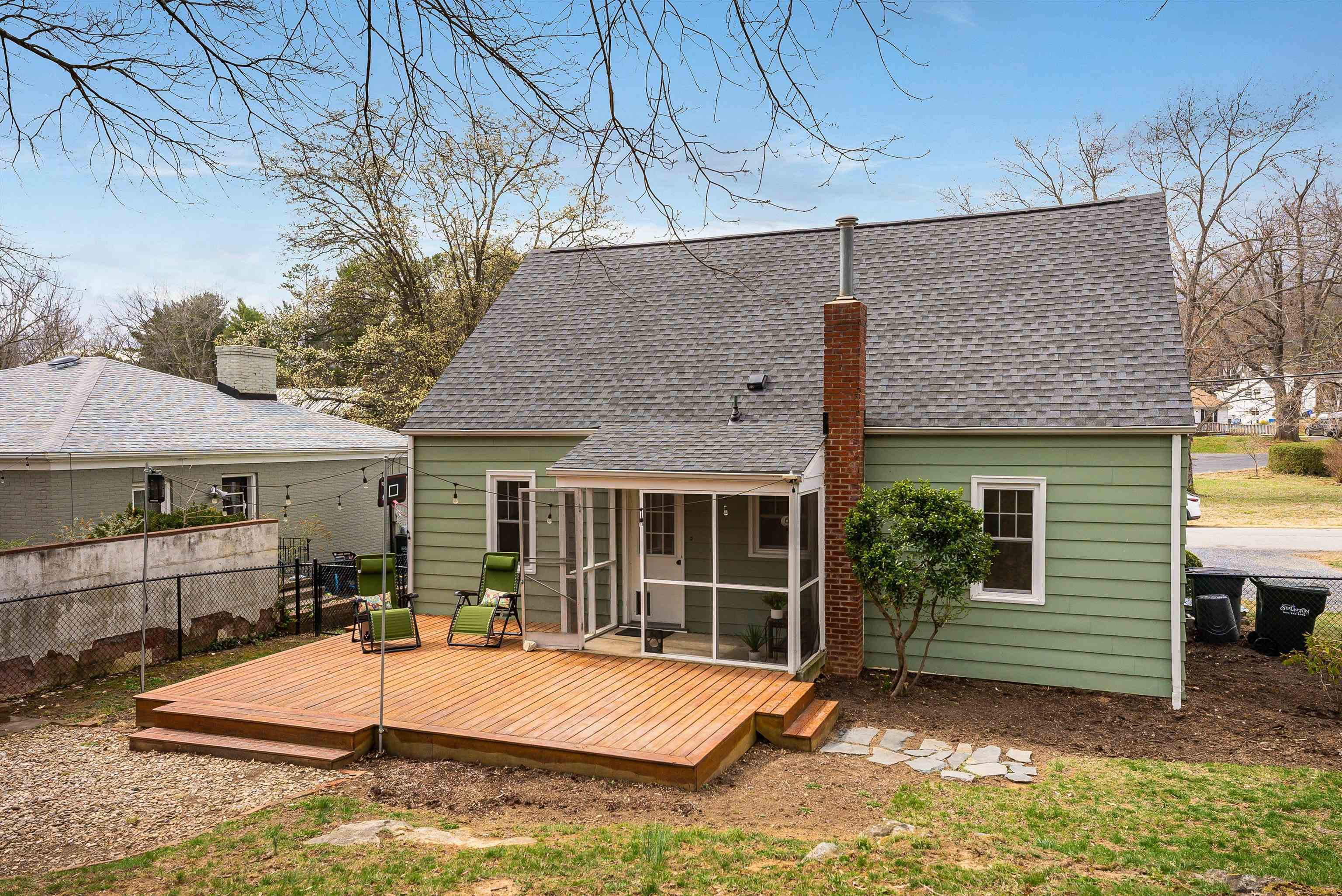 444 COLLEGE CIR