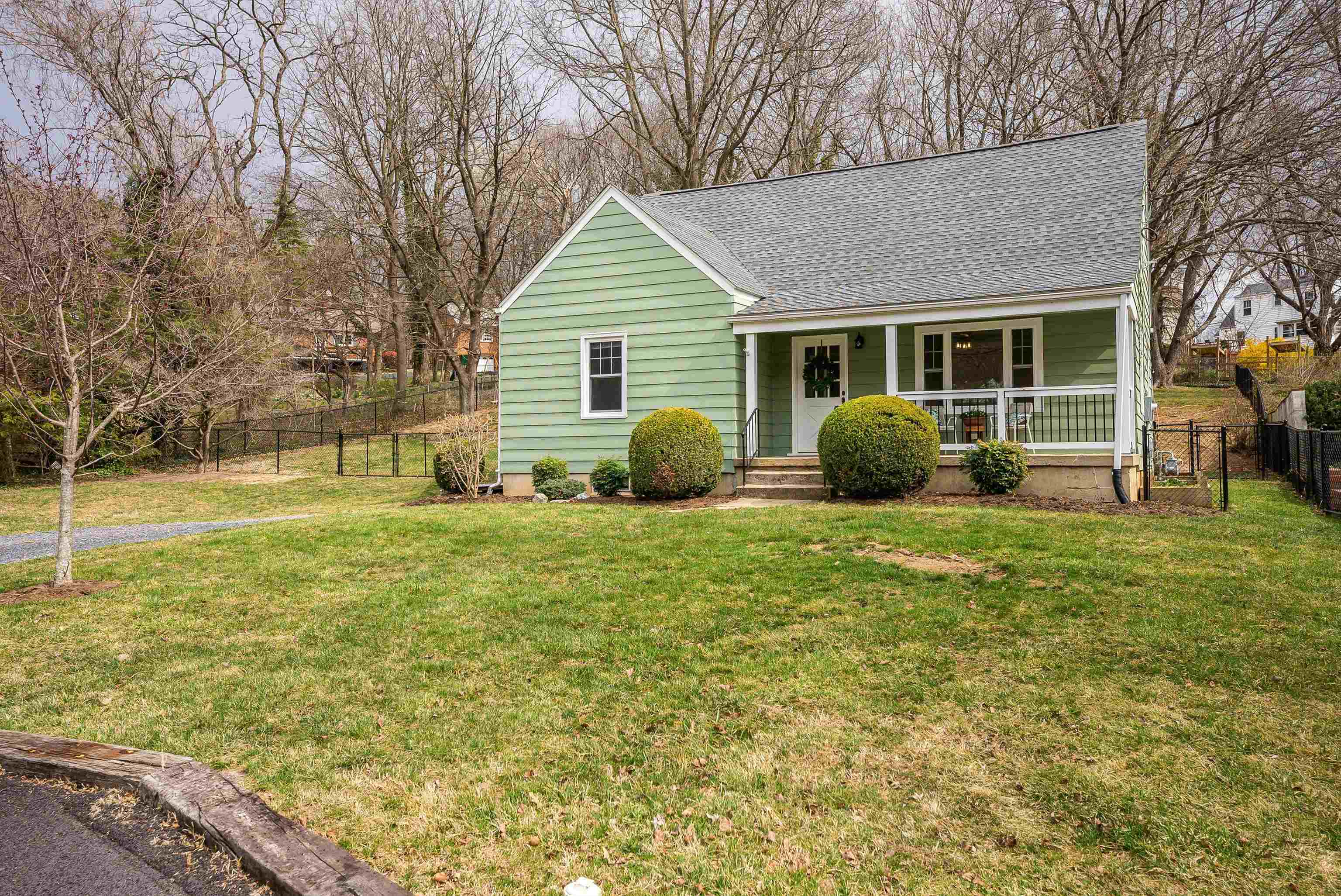 444 COLLEGE CIR