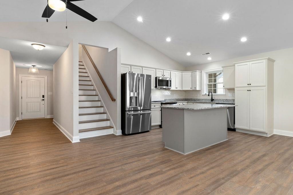 205 LINDBURGH DR