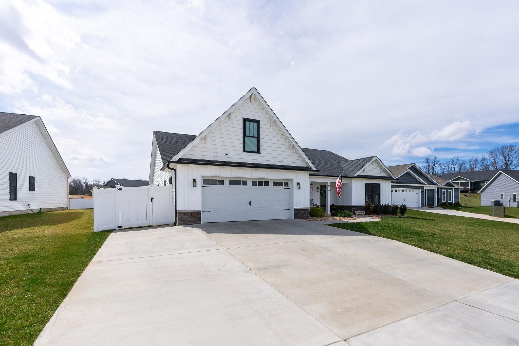 20 LAURA JEAN CT