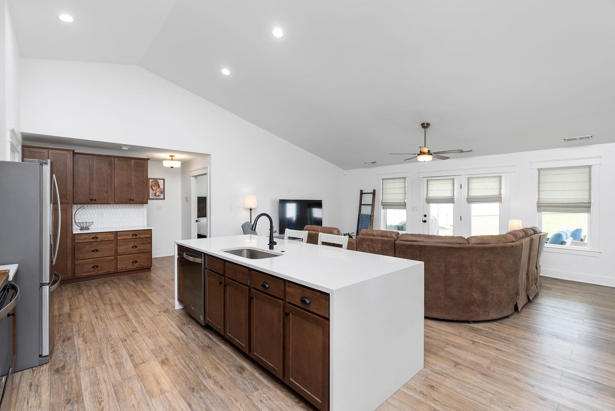 20 LAURA JEAN CT
