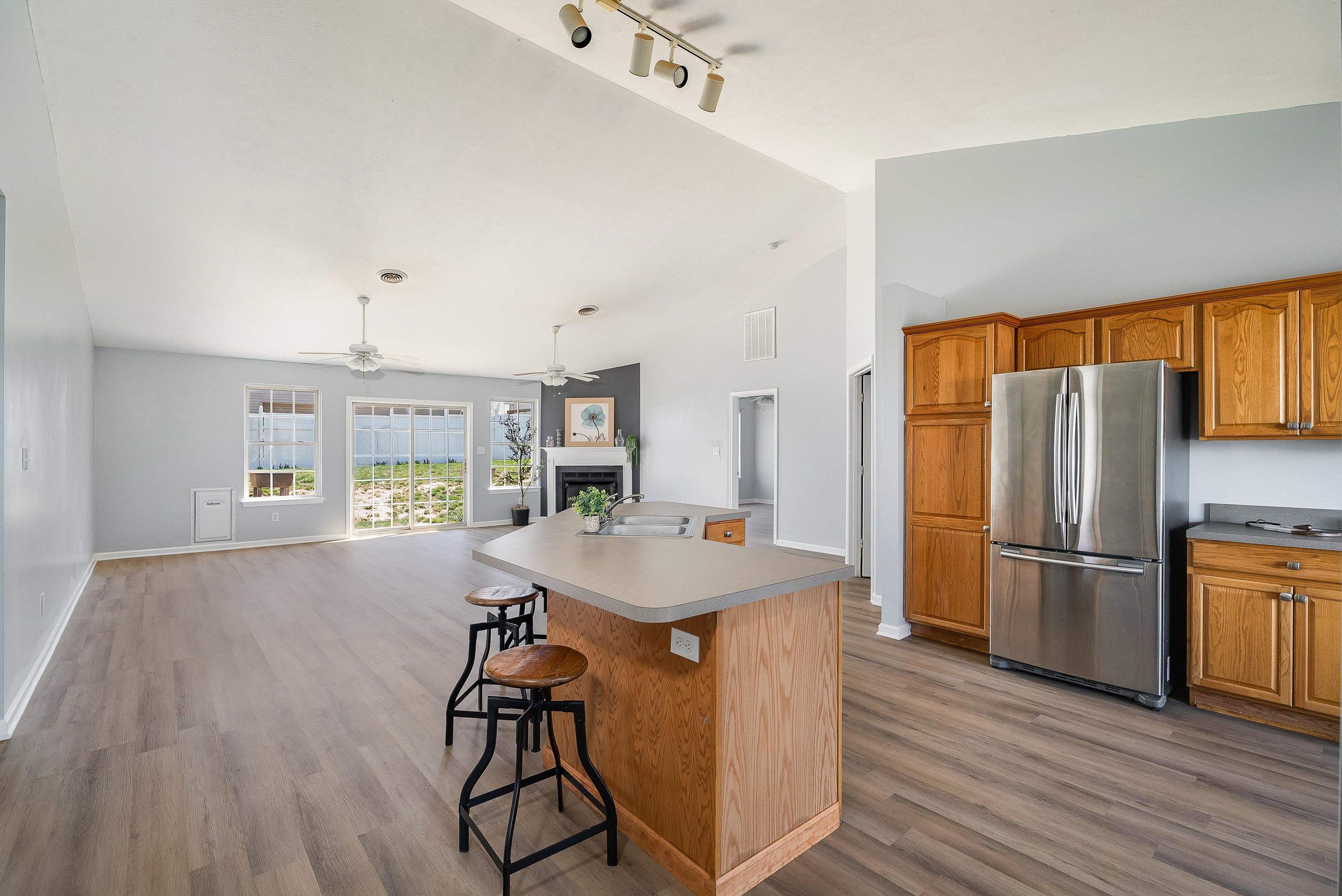 12 SOUTH FOXHALL LN