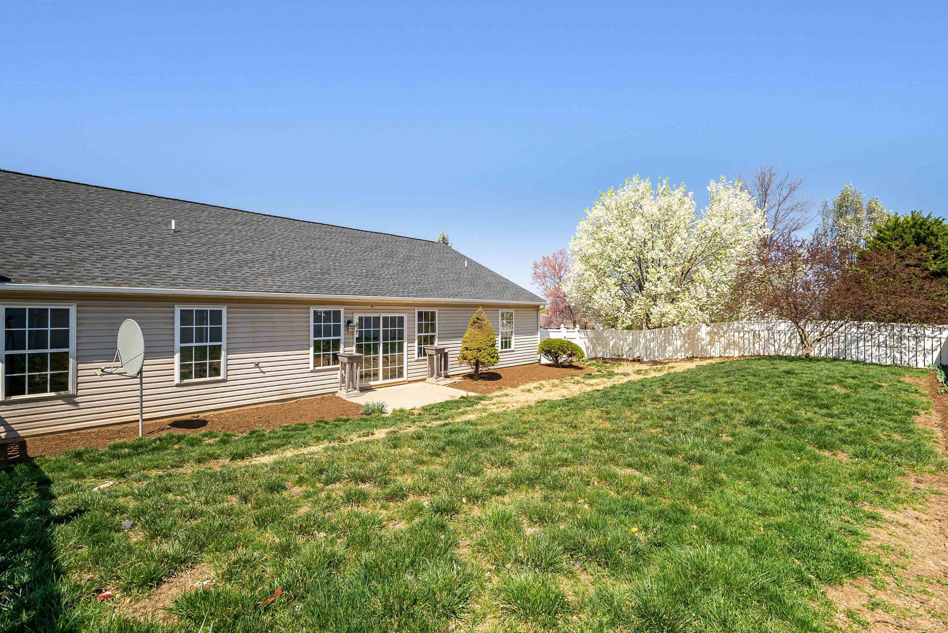 12 SOUTH FOXHALL LN