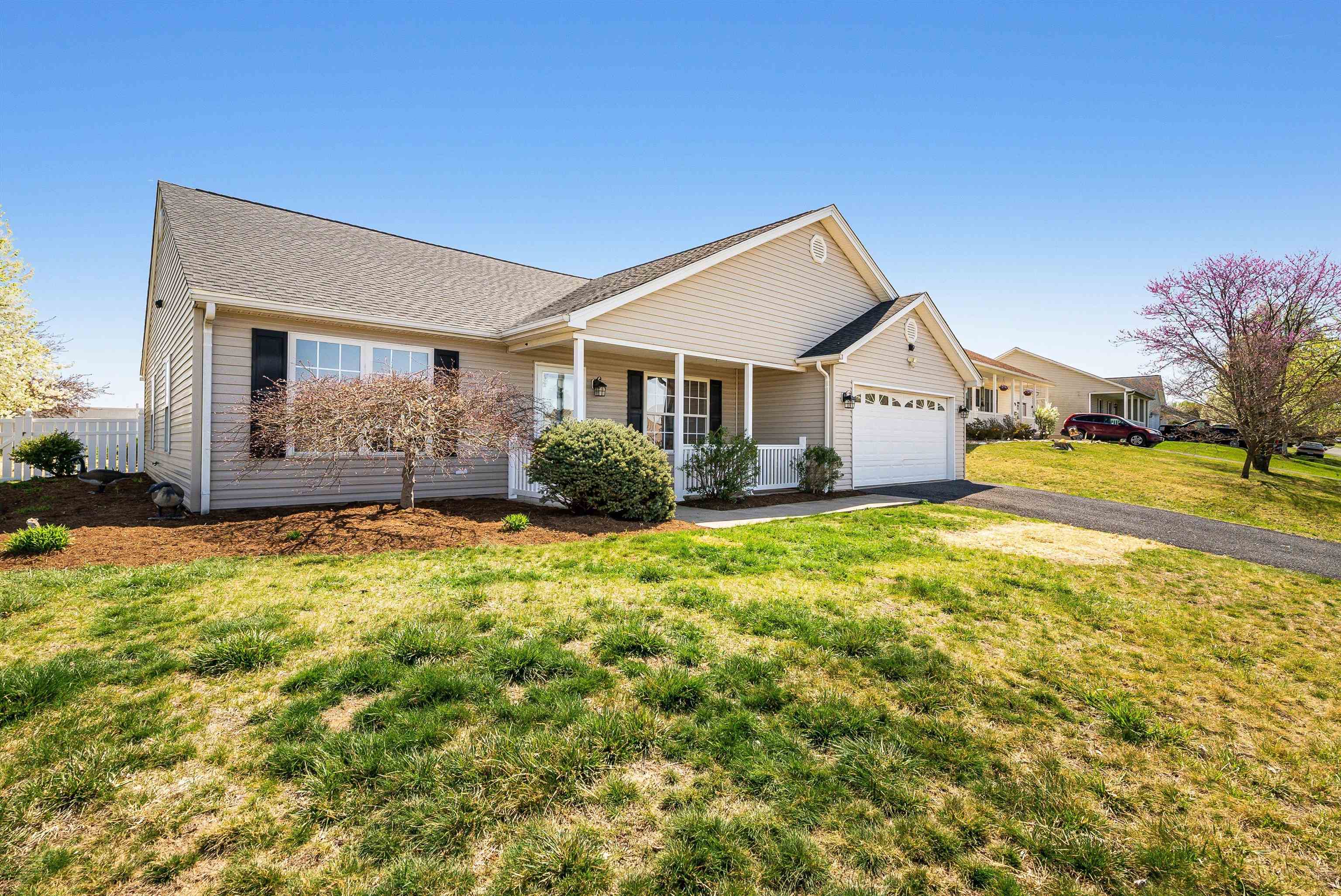 12 SOUTH FOXHALL LN