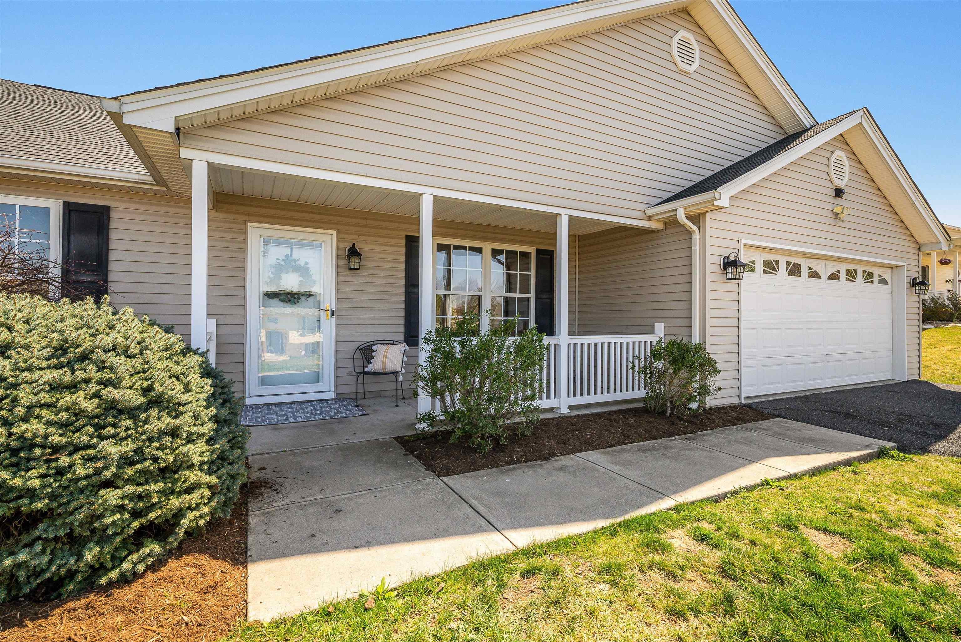12 SOUTH FOXHALL LN