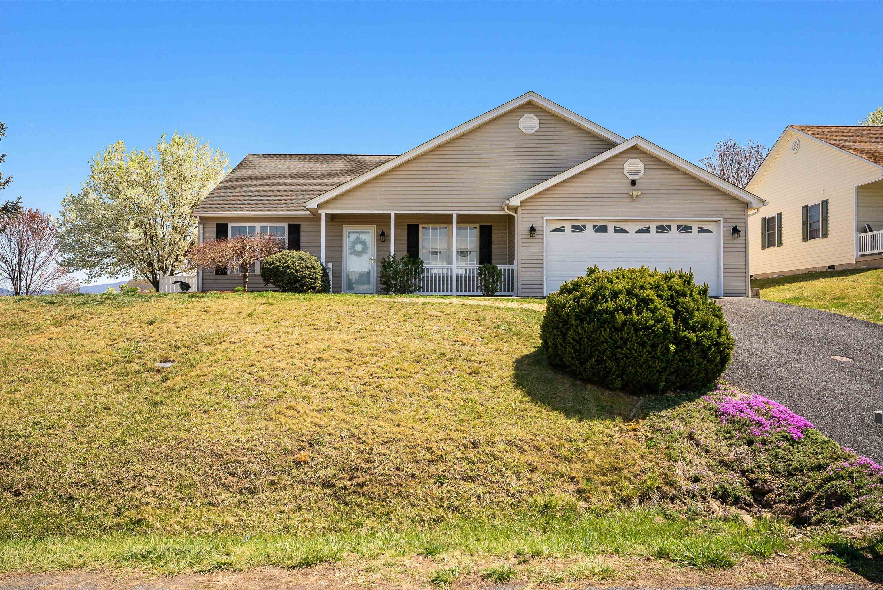 12 SOUTH FOXHALL LN