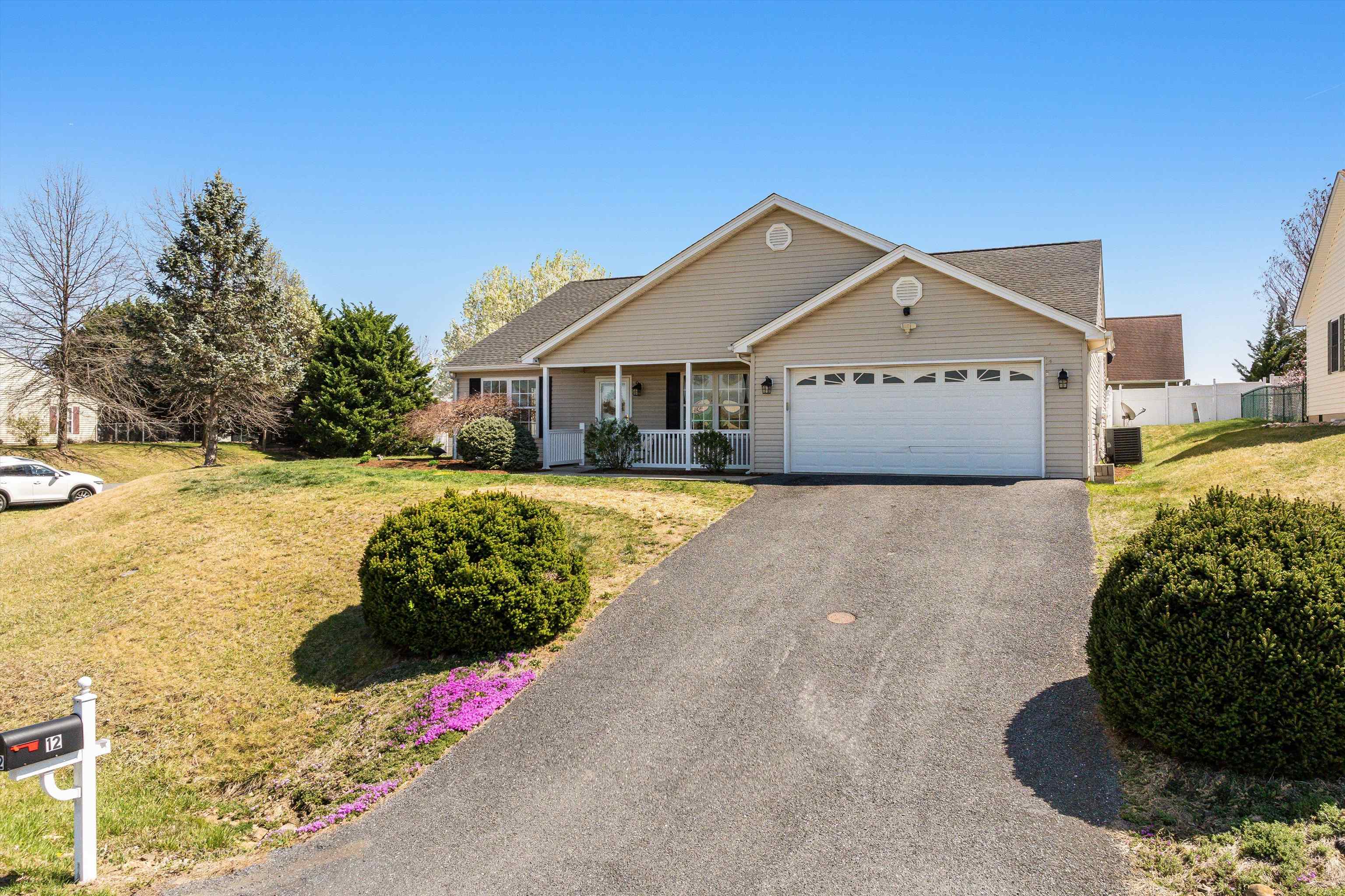 12 SOUTH FOXHALL LN