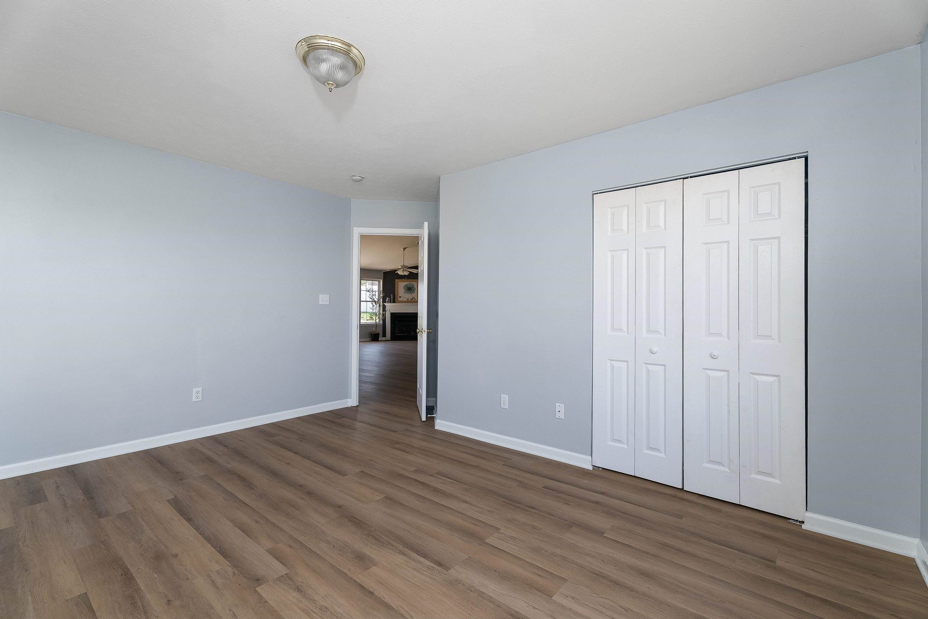 12 SOUTH FOXHALL LN