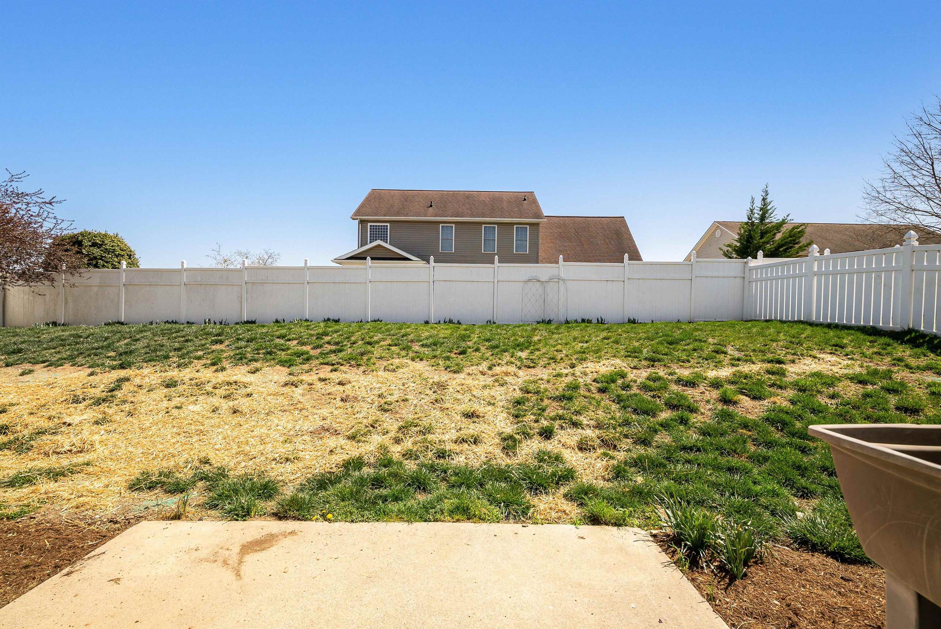 12 SOUTH FOXHALL LN