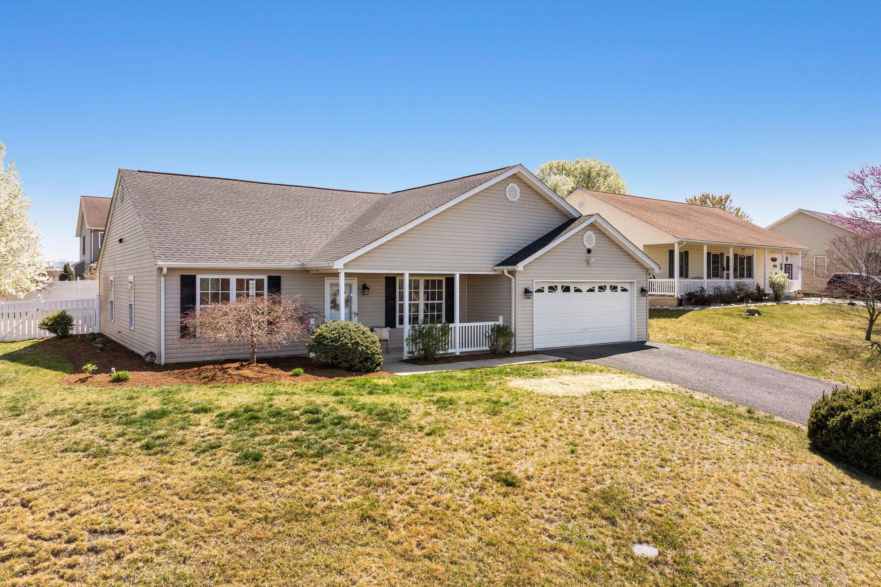 12 SOUTH FOXHALL LN