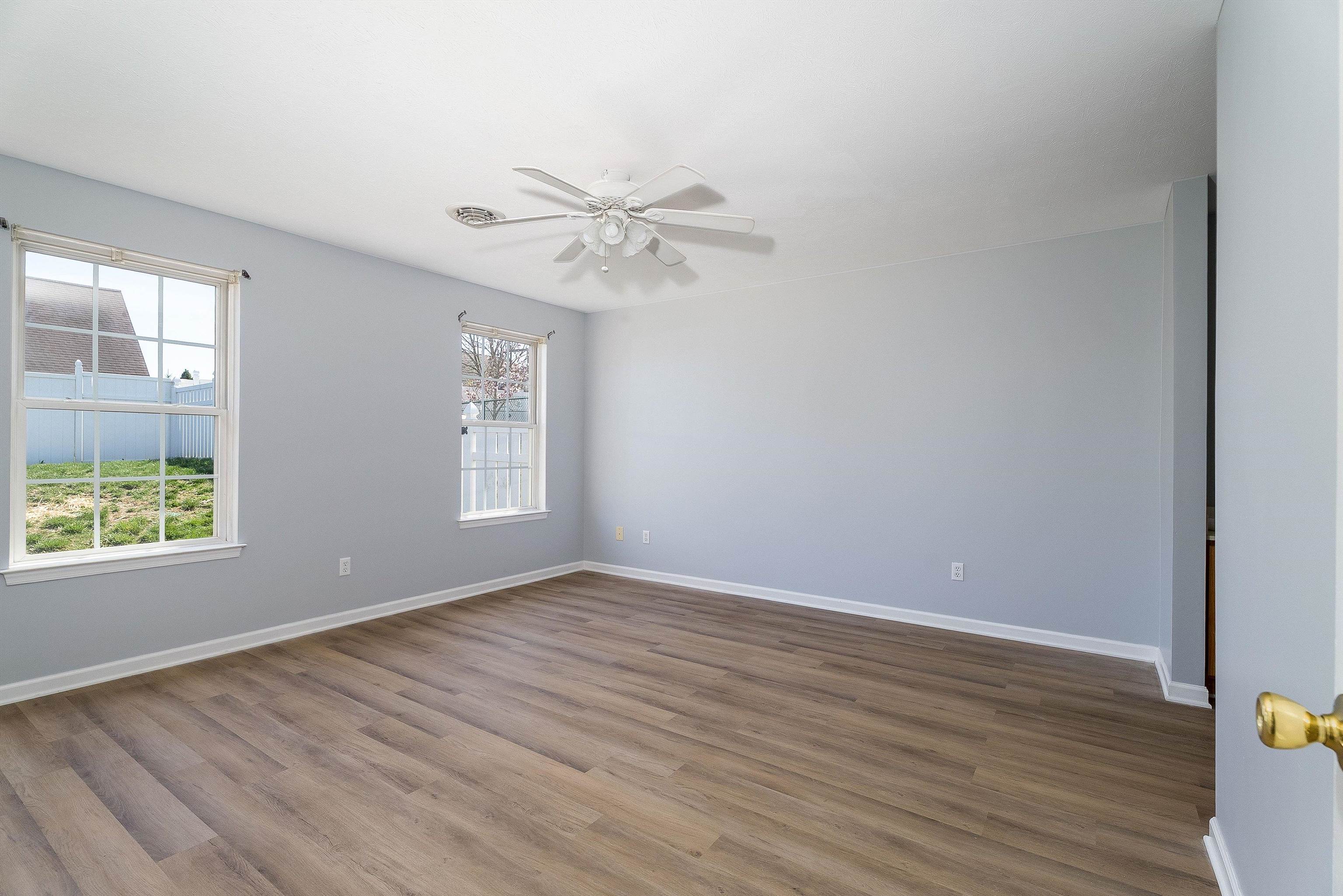 12 SOUTH FOXHALL LN